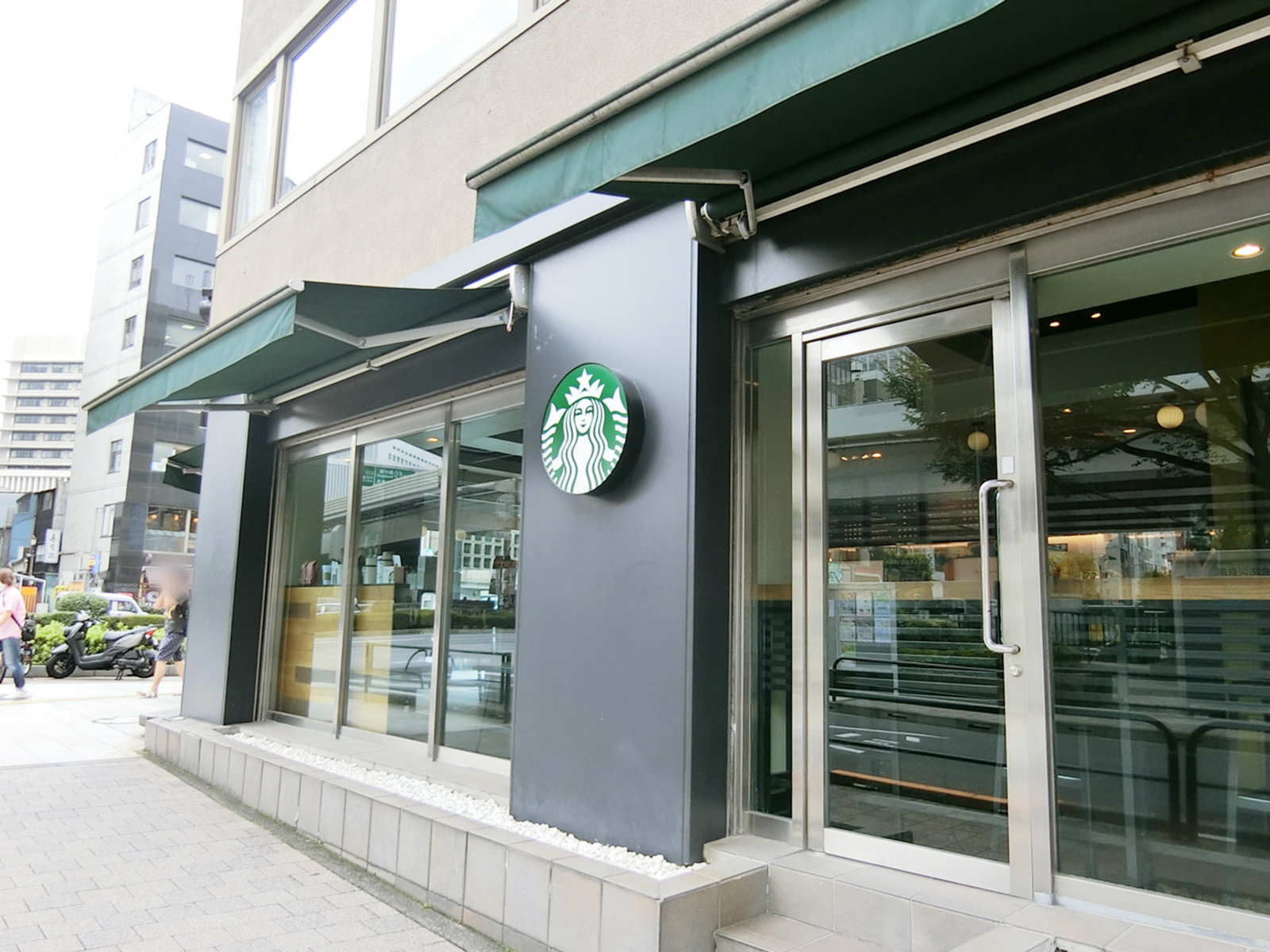 徒歩4分のスターバックスコーヒー九段下店