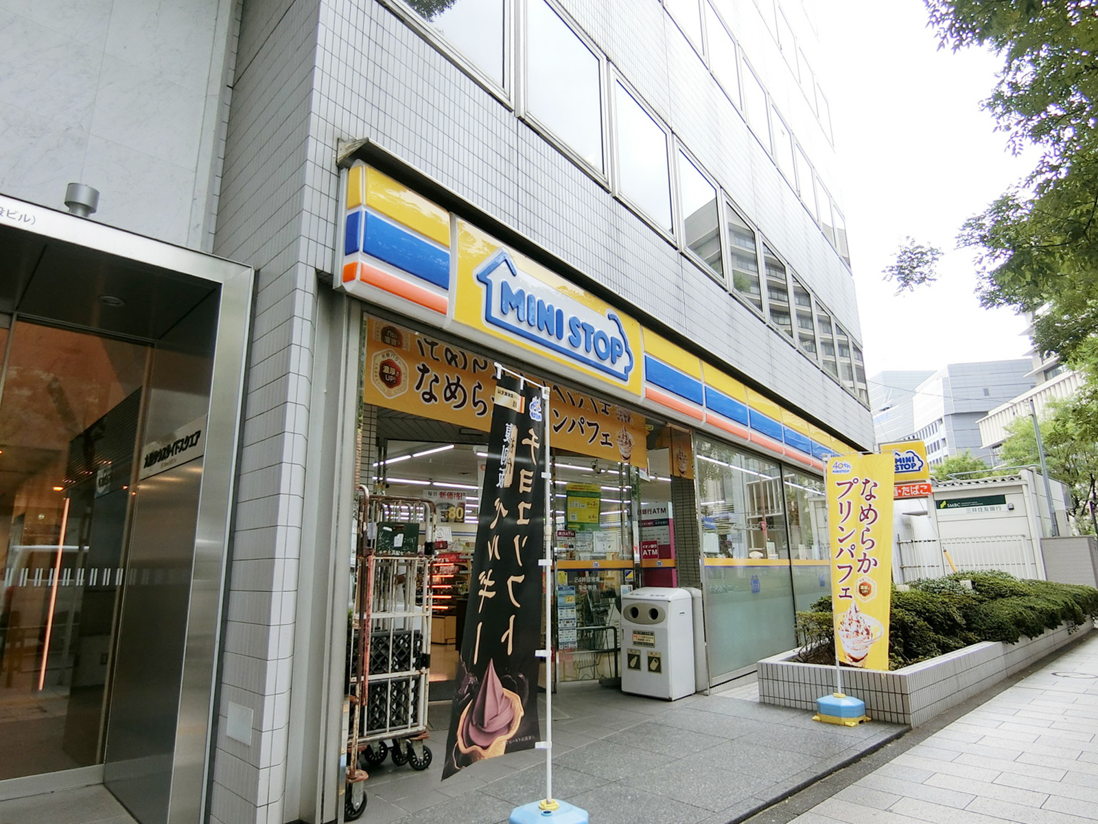 並びにあるミニストップ九段南1丁目店