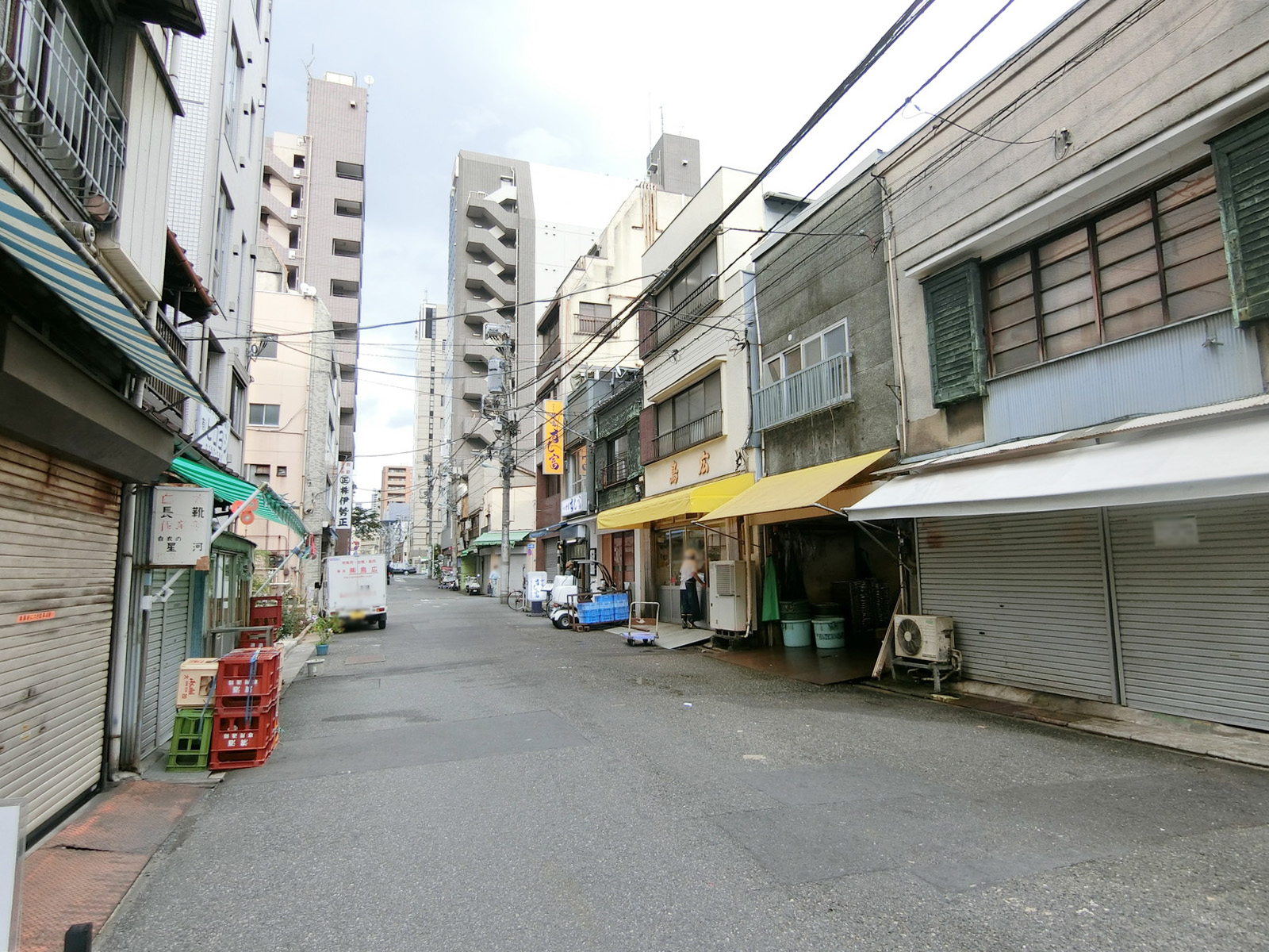 宮崎ビル前面の通り