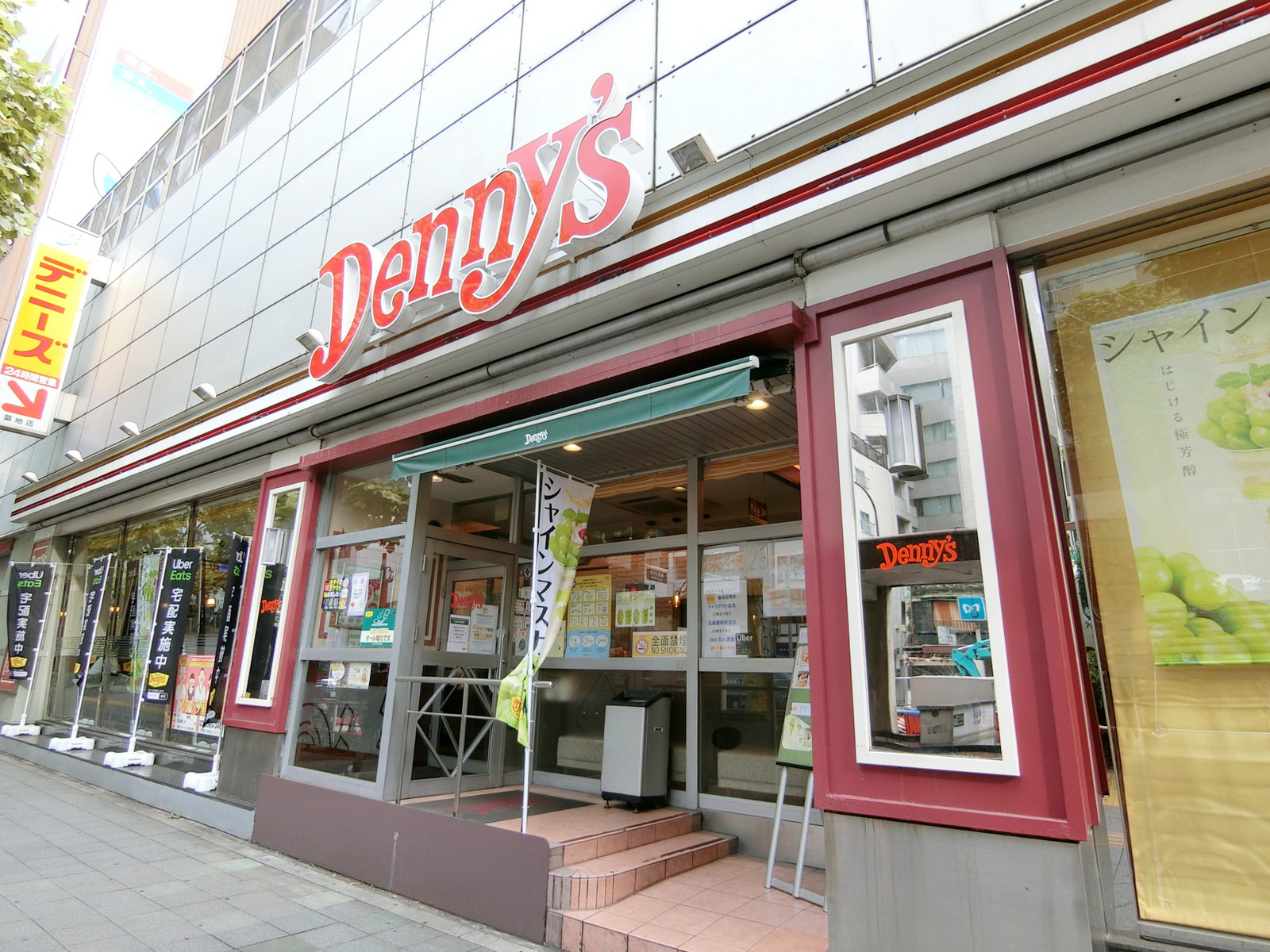 築地駅近くのデニーズ築地店

