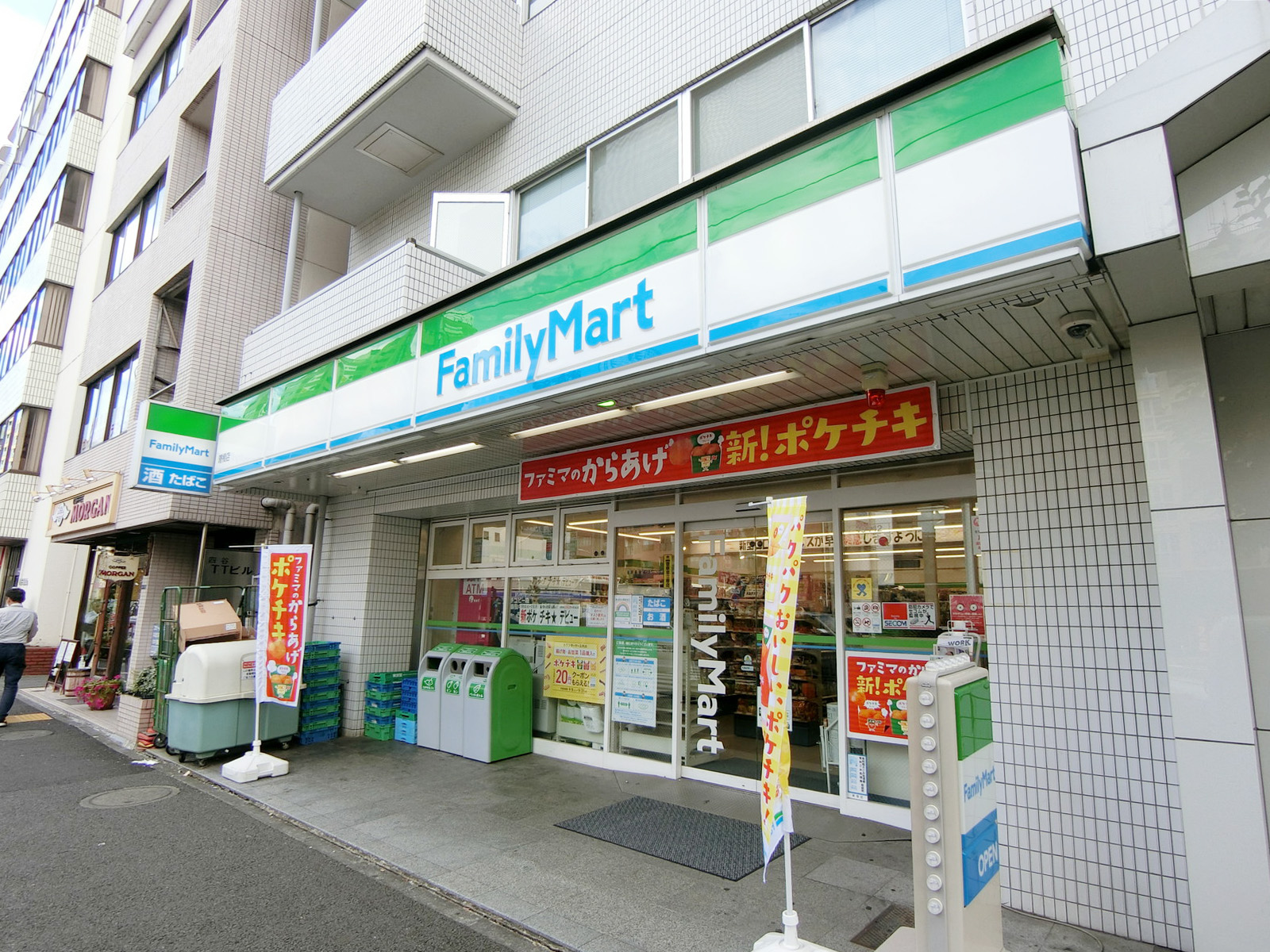 近くのファミリーマート 曙橋店
