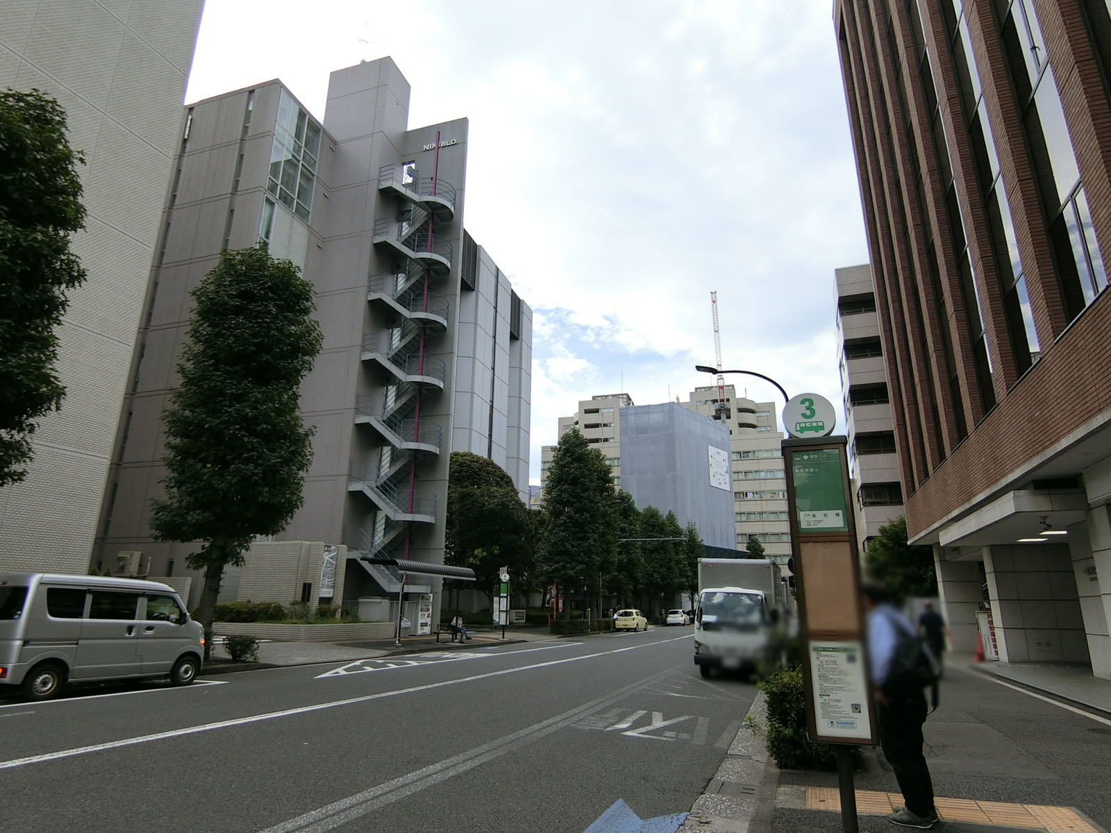 NIKIビル前面の通り