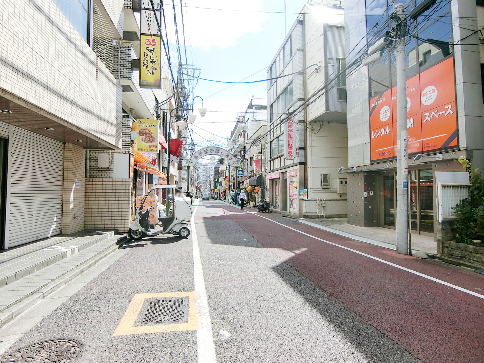 住吉町ビル前面の通り