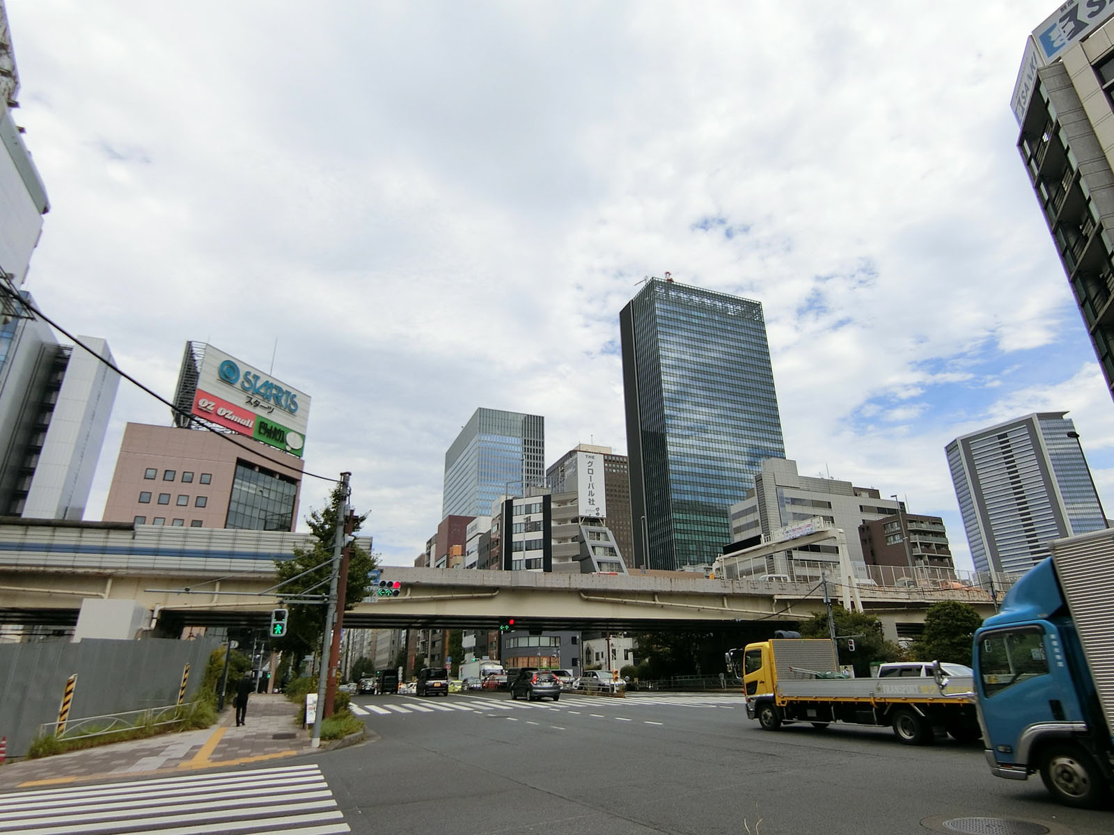ニチガビル前面の第一京浜
