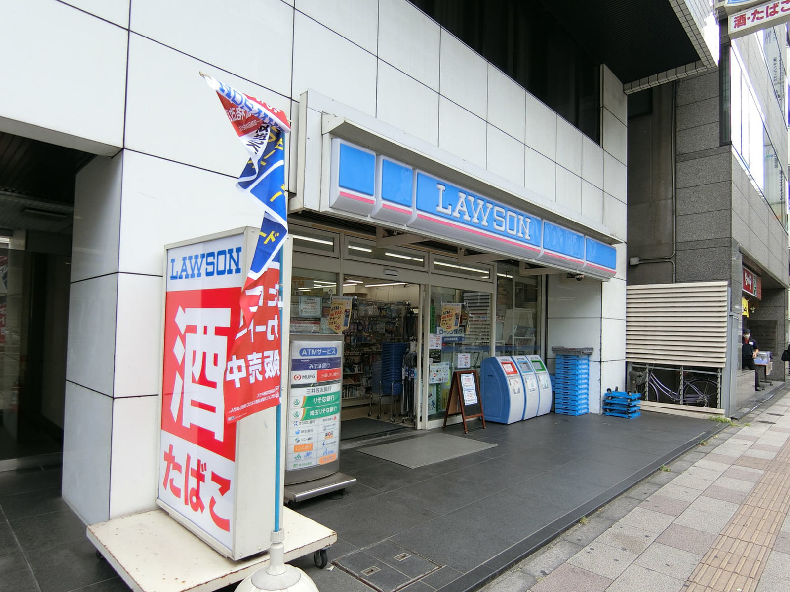 並びのファミリーマート