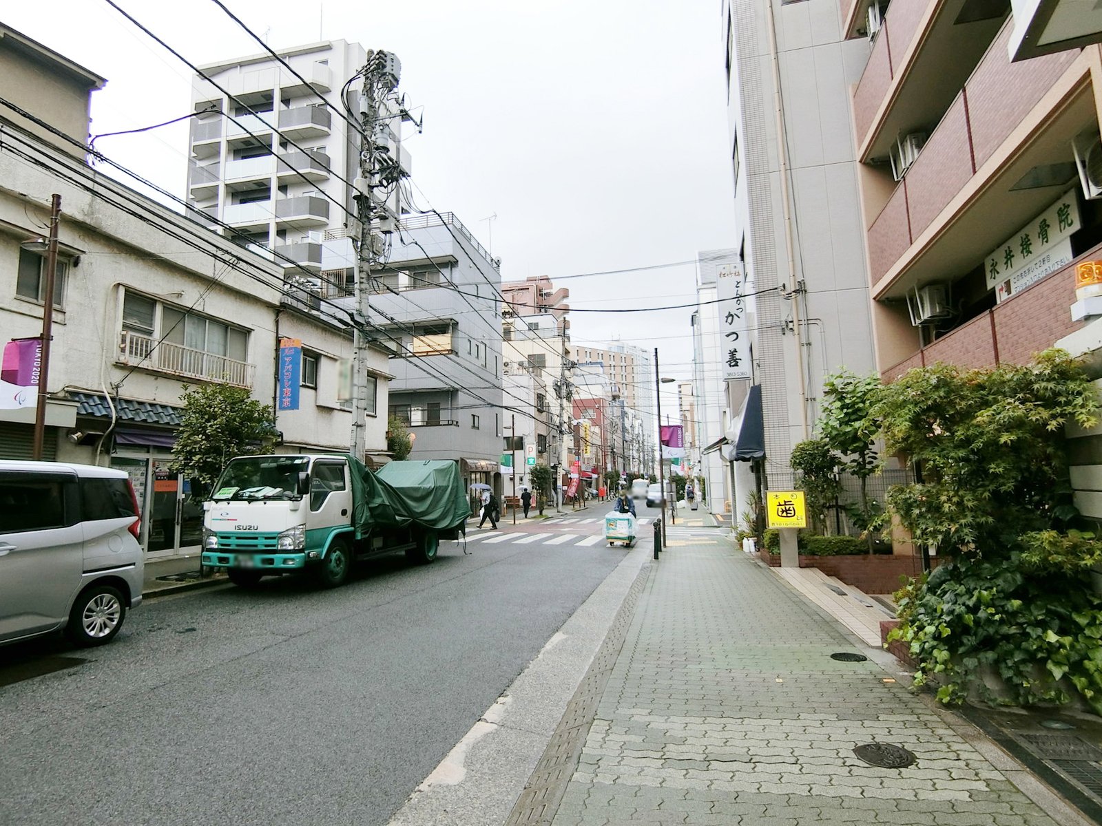 プロフィットビル前面の通り