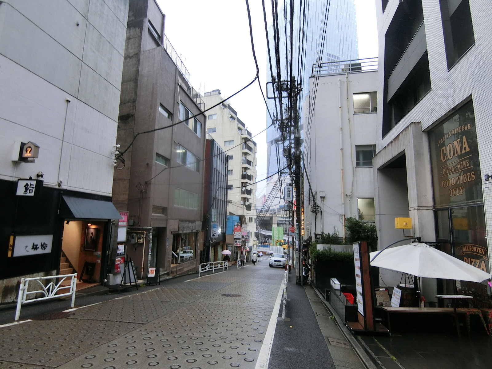 並木ビル前面の通り
