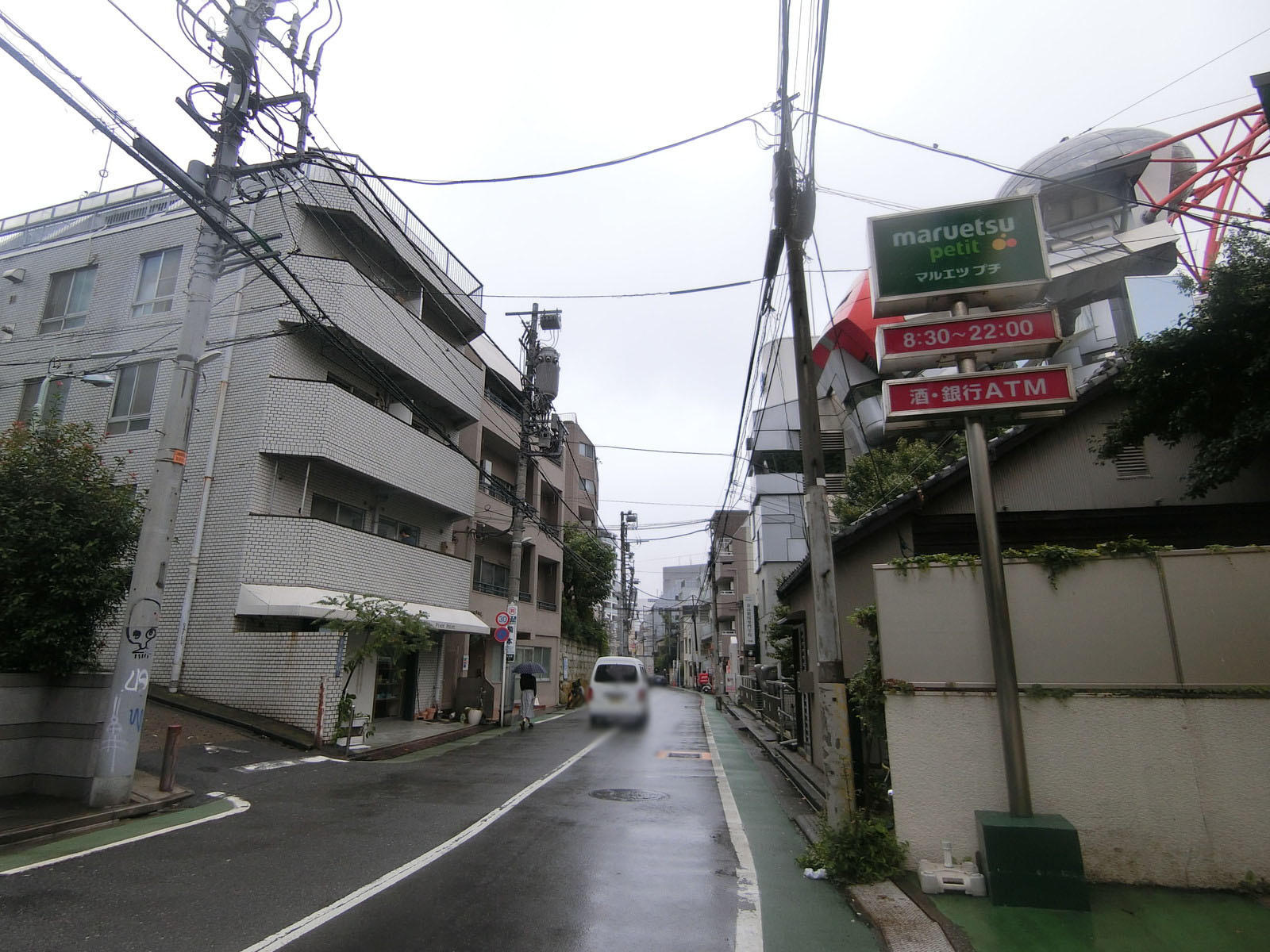 NMDビル前面の通り