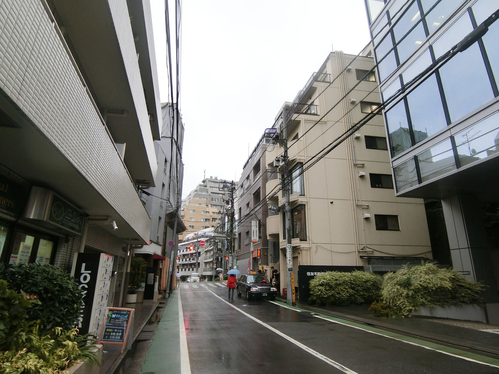 桜丘Kビル前面の通り
