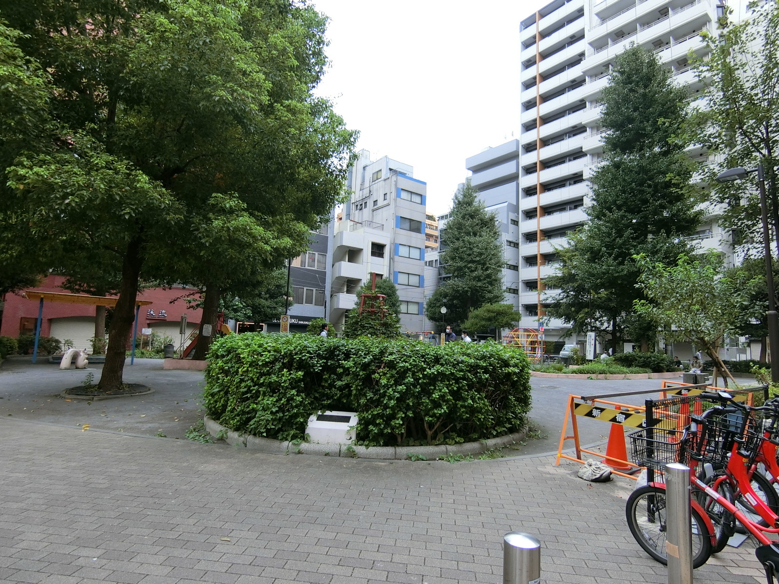 付近の新宿花園公園