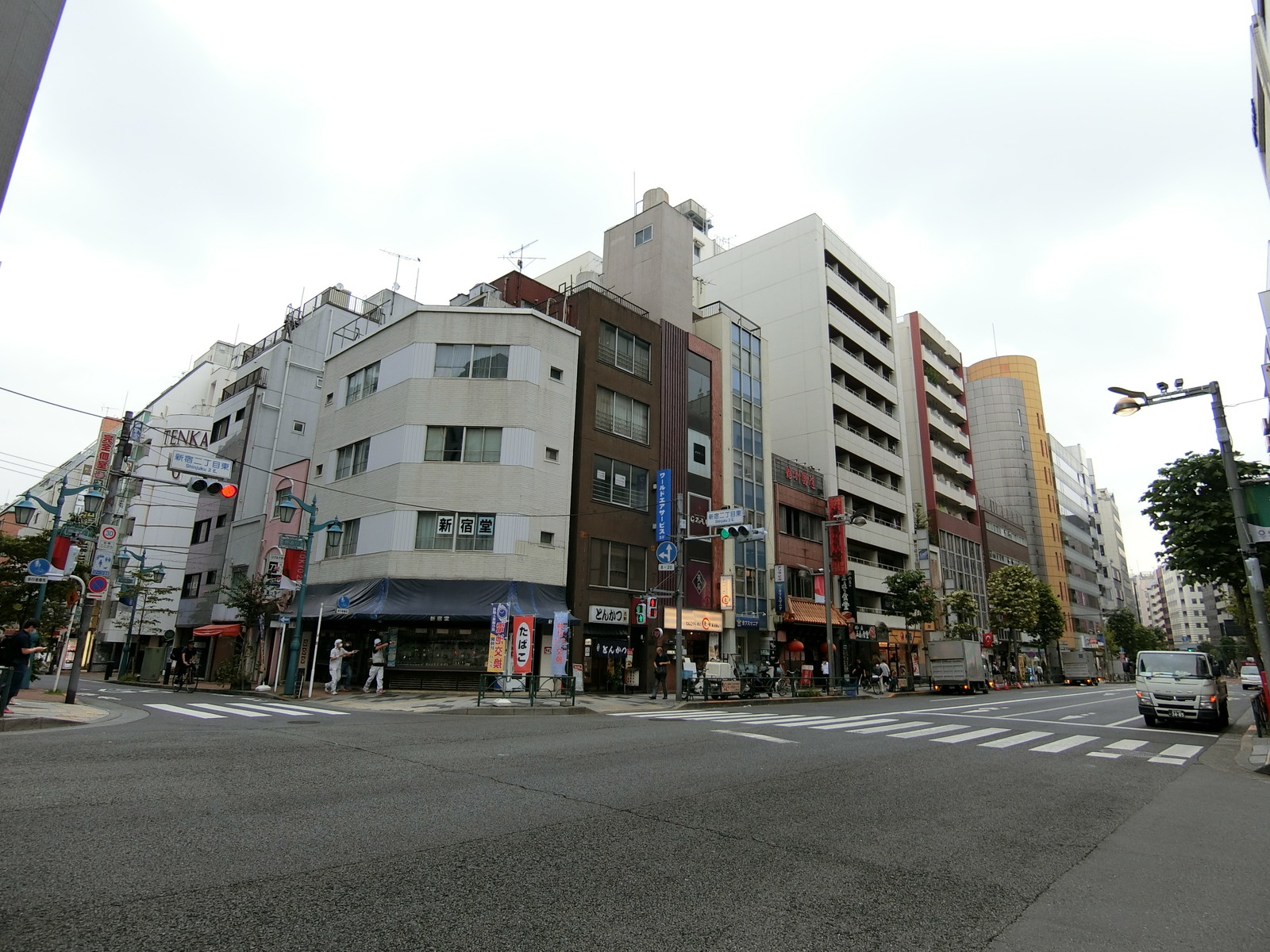 周辺のオフィス街の様子