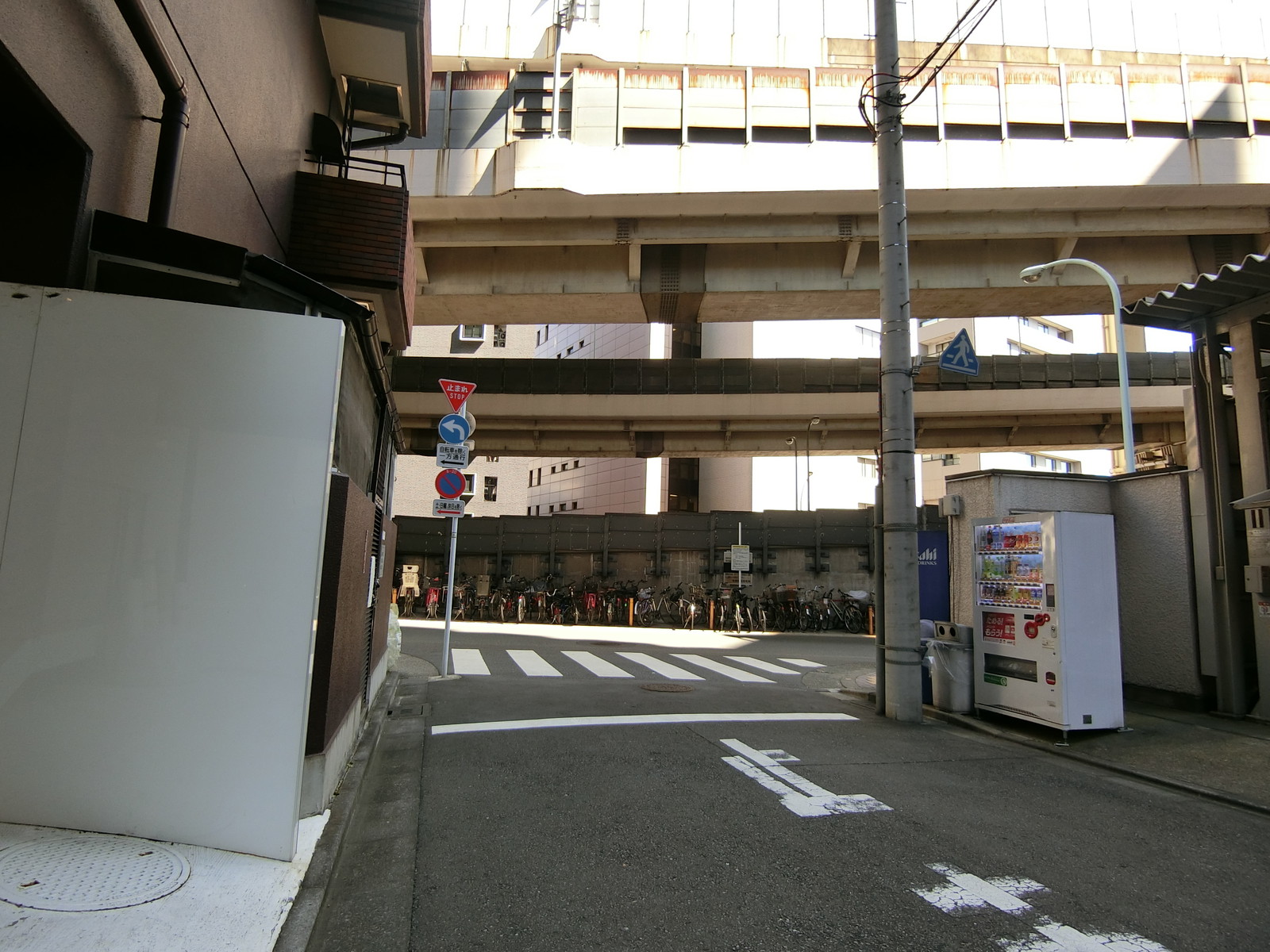 ヴェラハイツ日本橋箱崎前面の通り