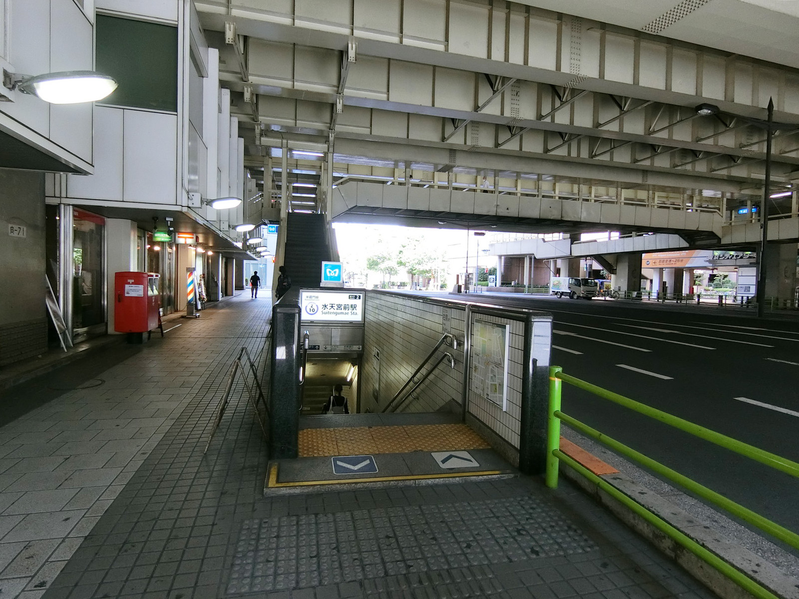 最寄りの「水天宮前駅」
