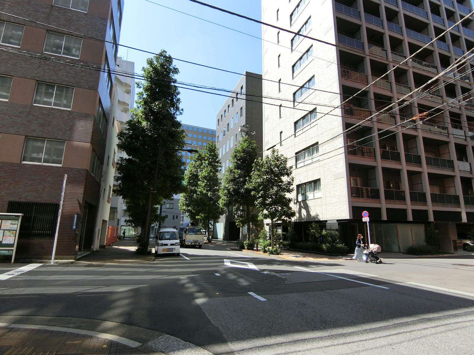 箱崎ハナワビル前面の通り