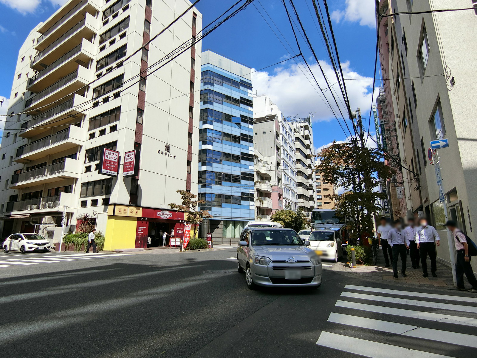 梅津ビル前面の通り