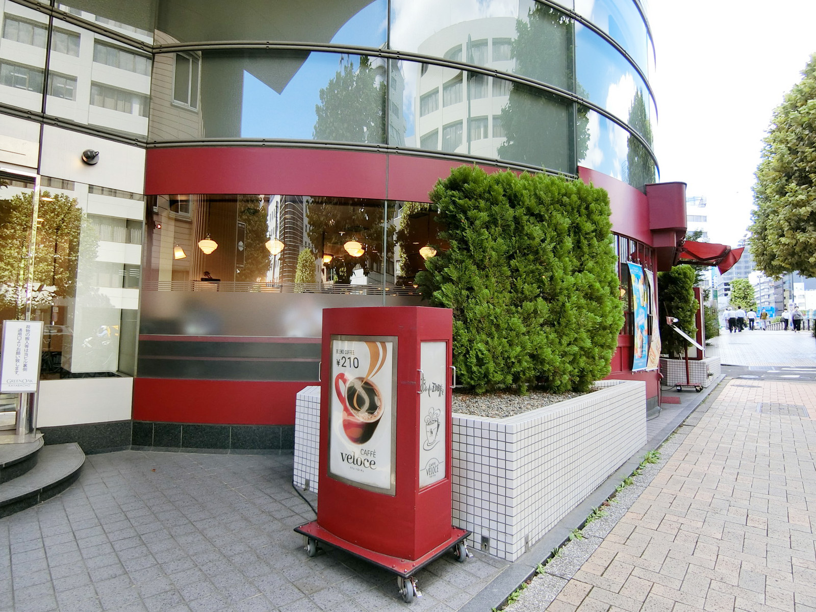 至近のカフェ・ベローチェ新川店