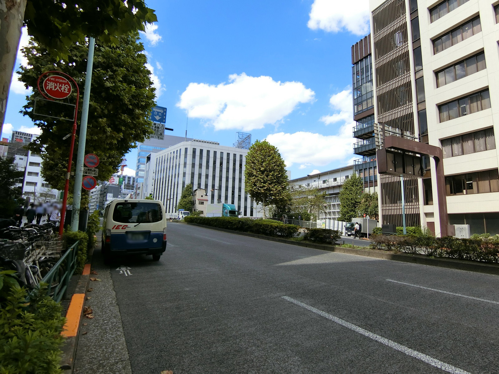 グリーンオーク茅場町前面の永代通り