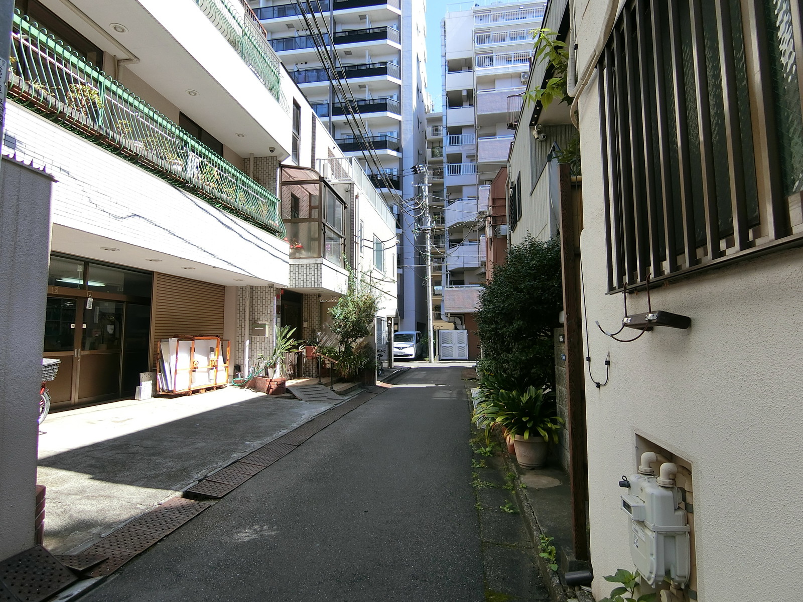 オフィス前面の通り