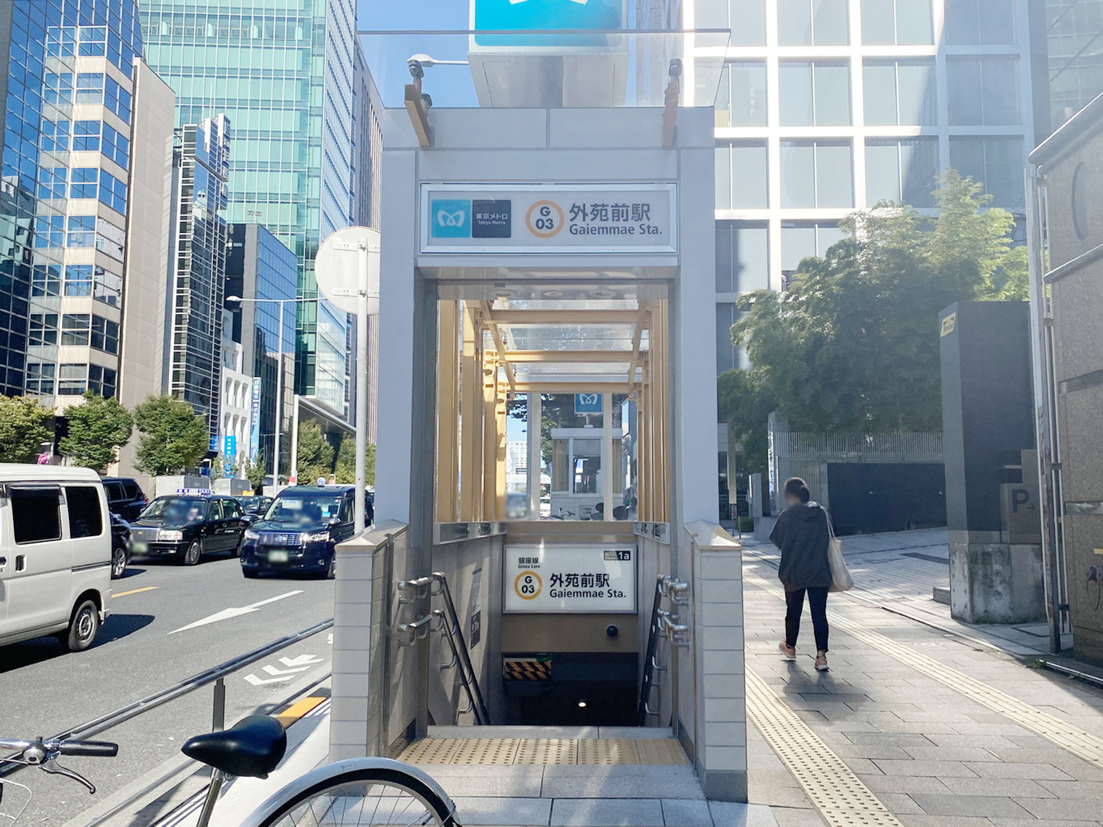 最寄りの「外苑前駅」