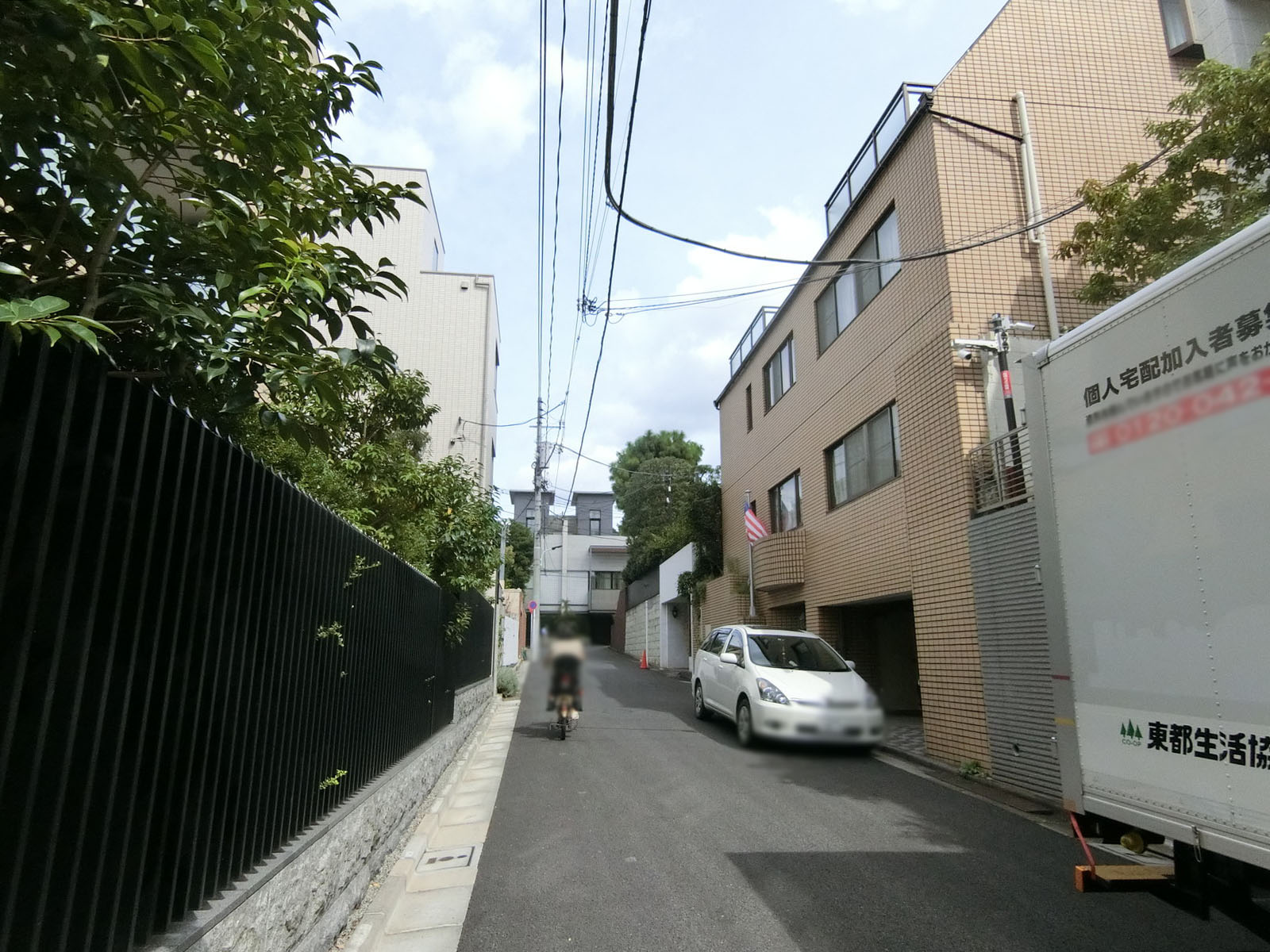 白金Kハウス前面の通り