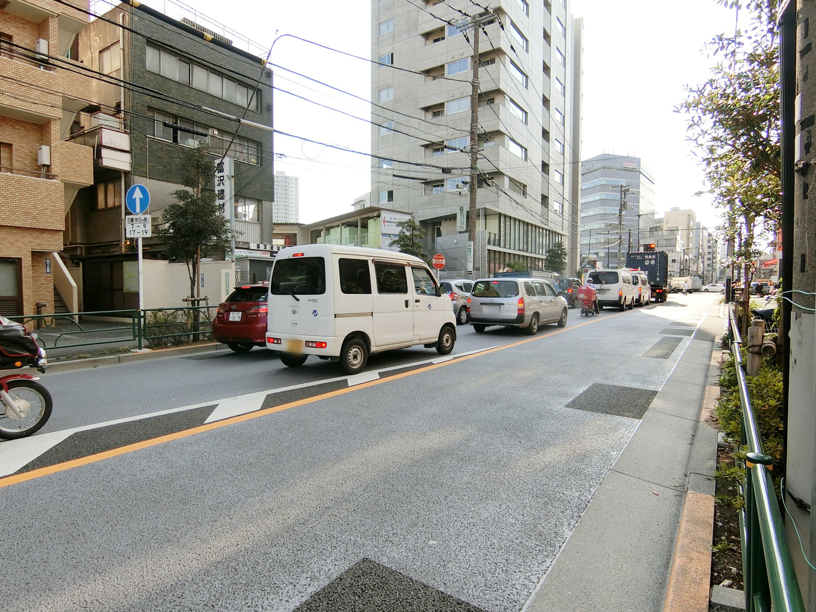 落合高山ビル前面の通り