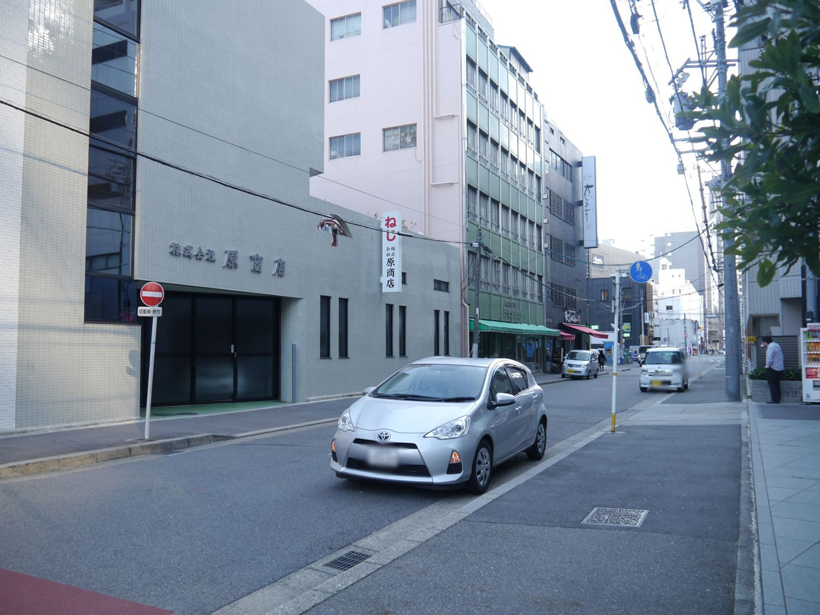 合人社名駅3ビル前面の通り