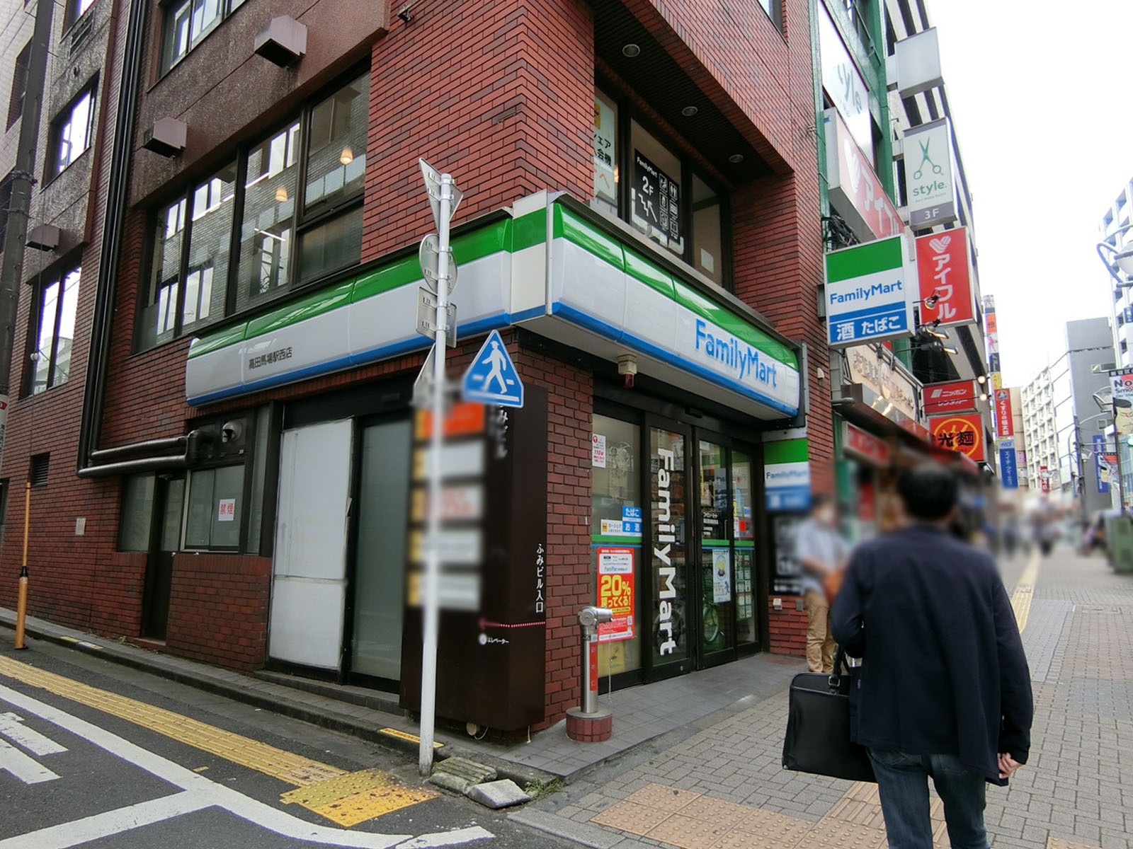 並びのファミリーマート