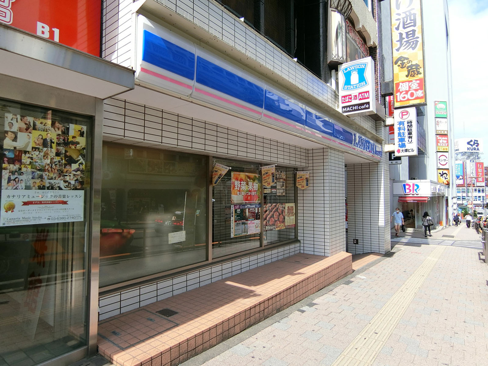 斜め向かいのローソン 高田馬場駅通店