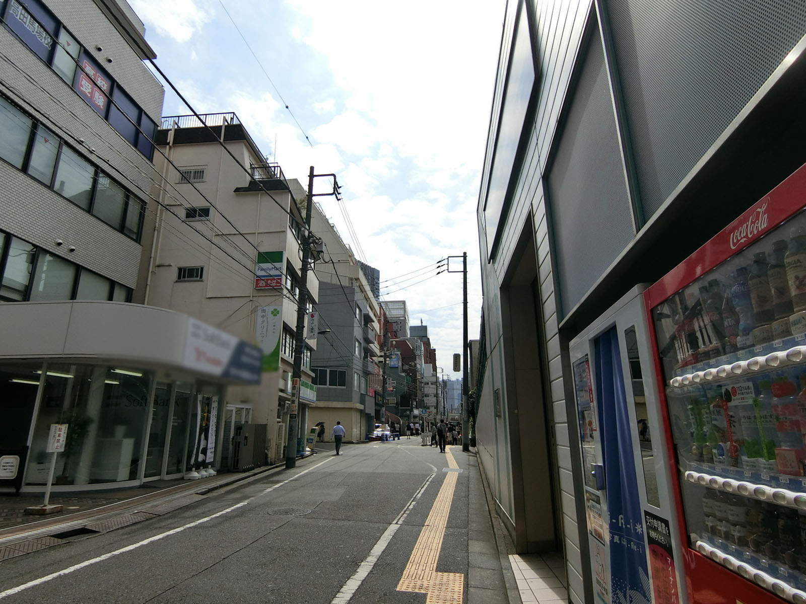 八光ビル前面の通り