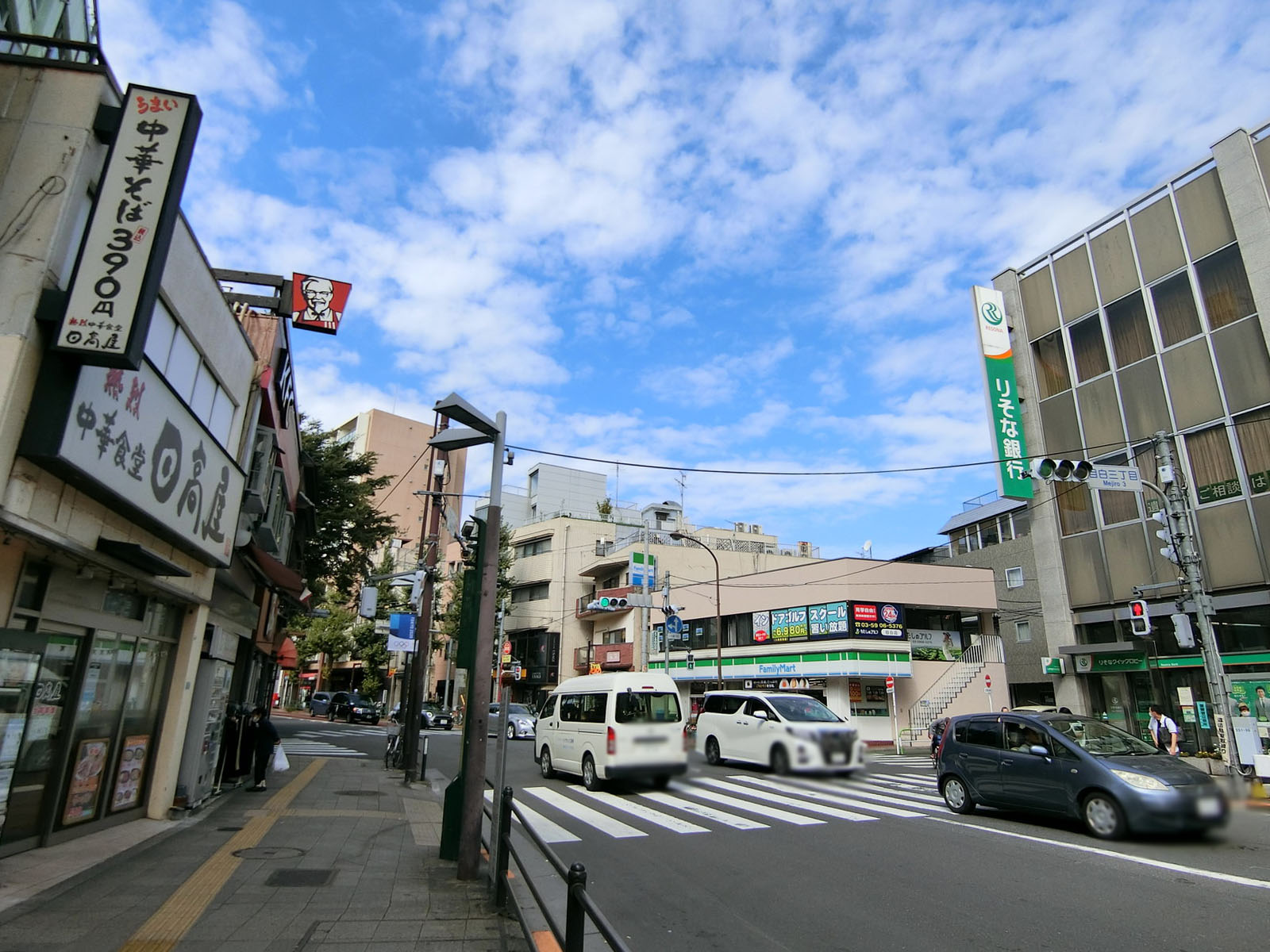 新緑川瀬ビル前面の目白通り