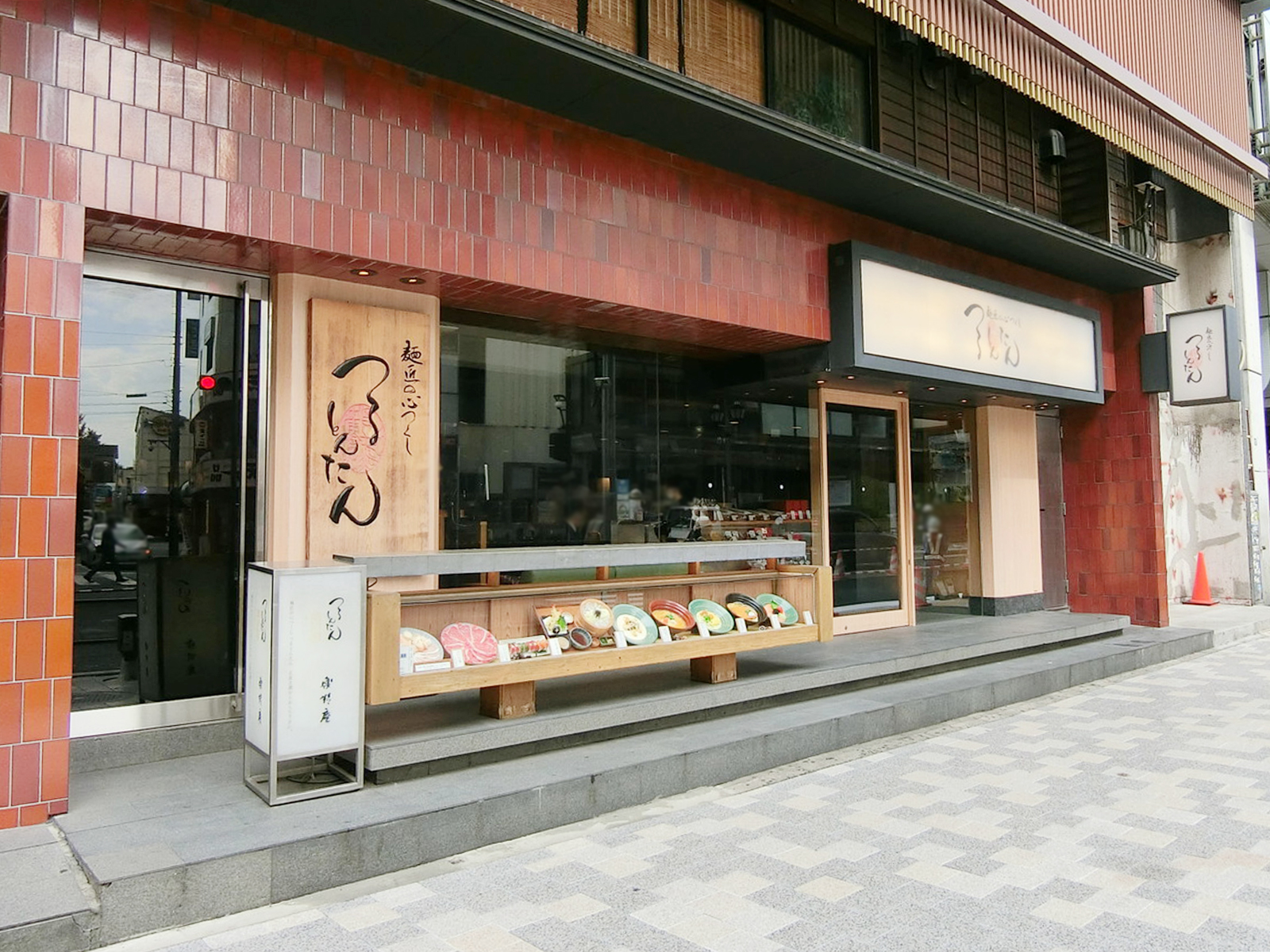向かいのつるとんたん六本木店・琴しょう楼
