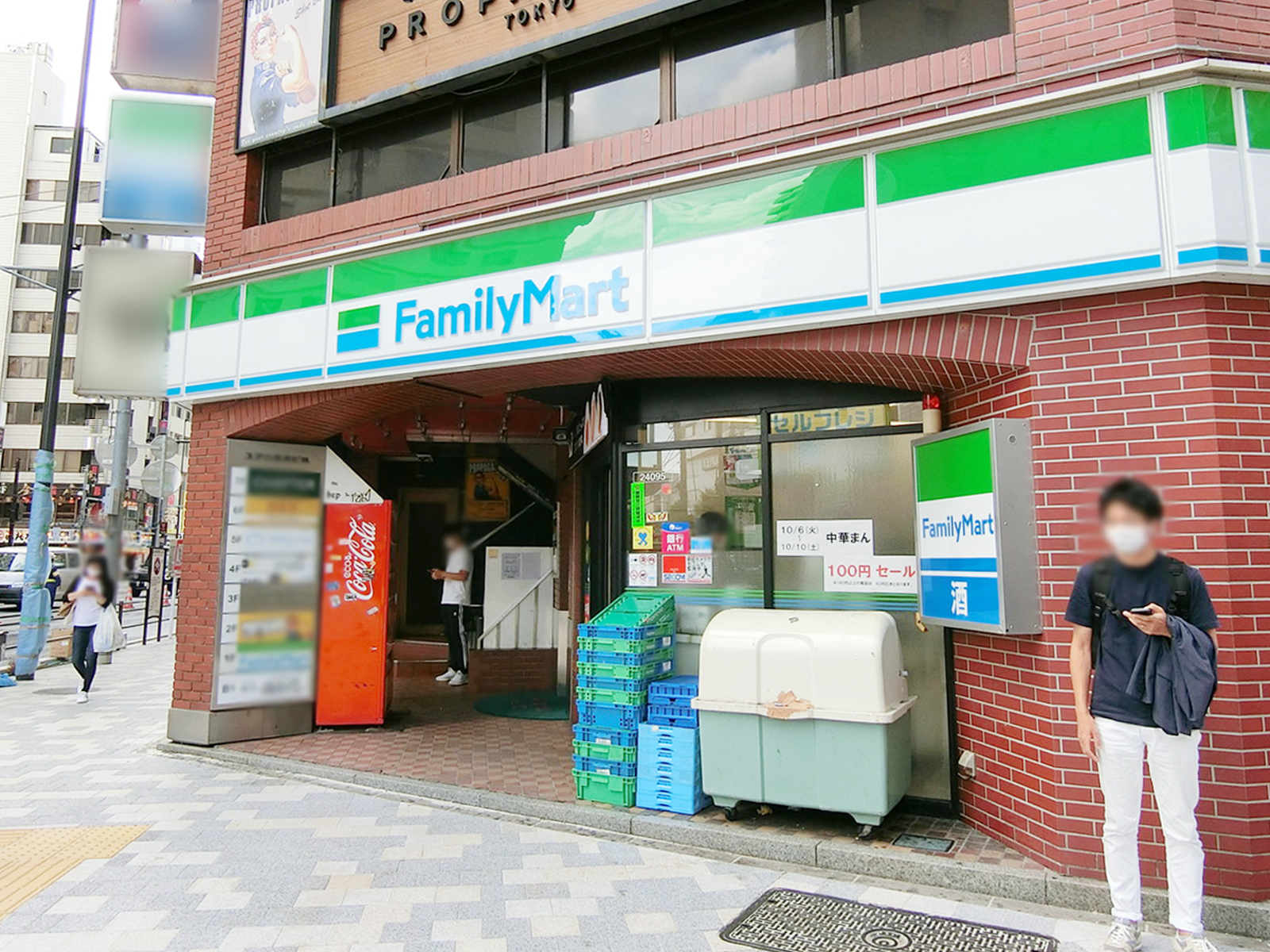 徒歩1分のファミリーマート 六本木東店
