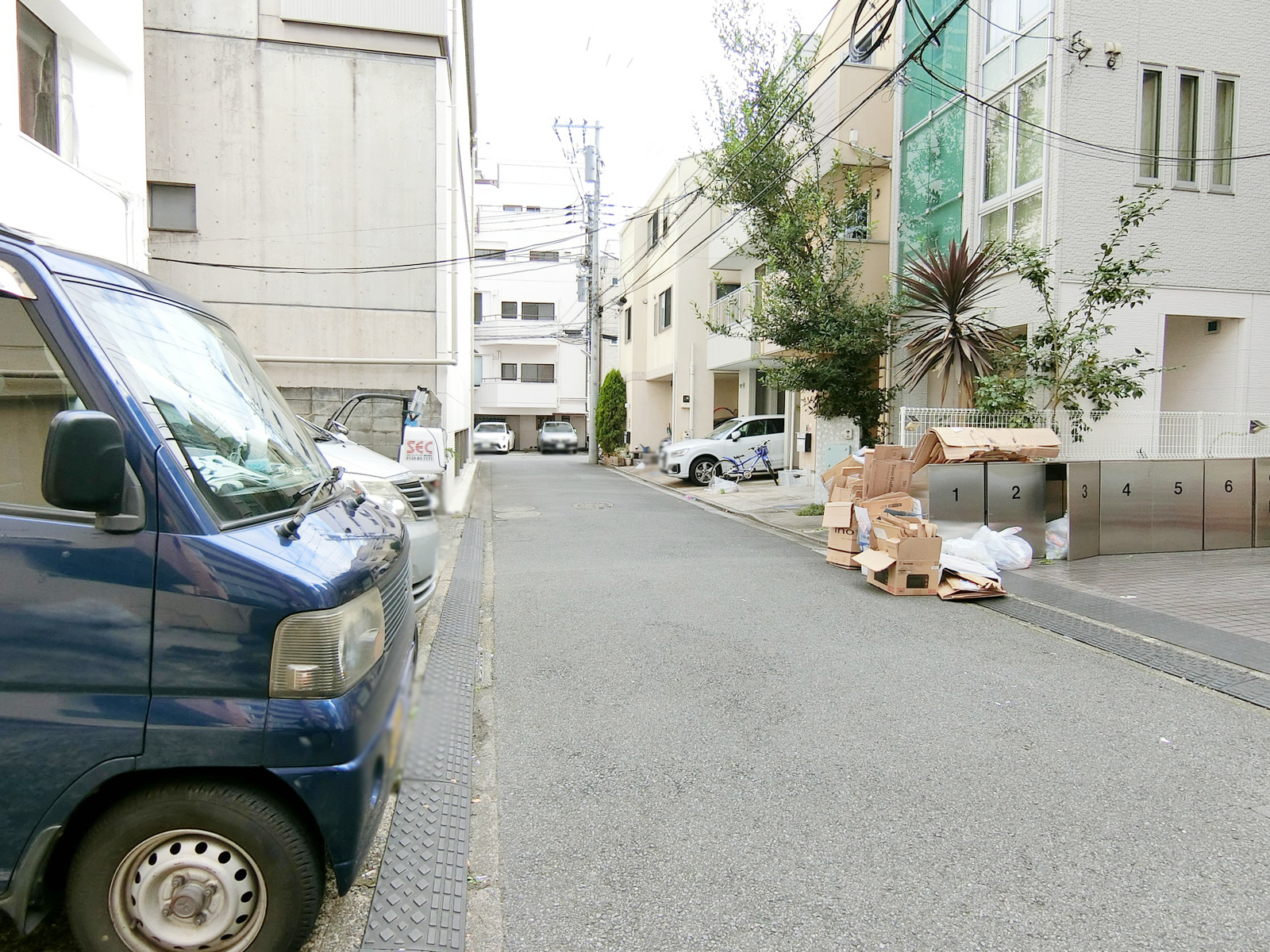山野辺ビル前面の通り