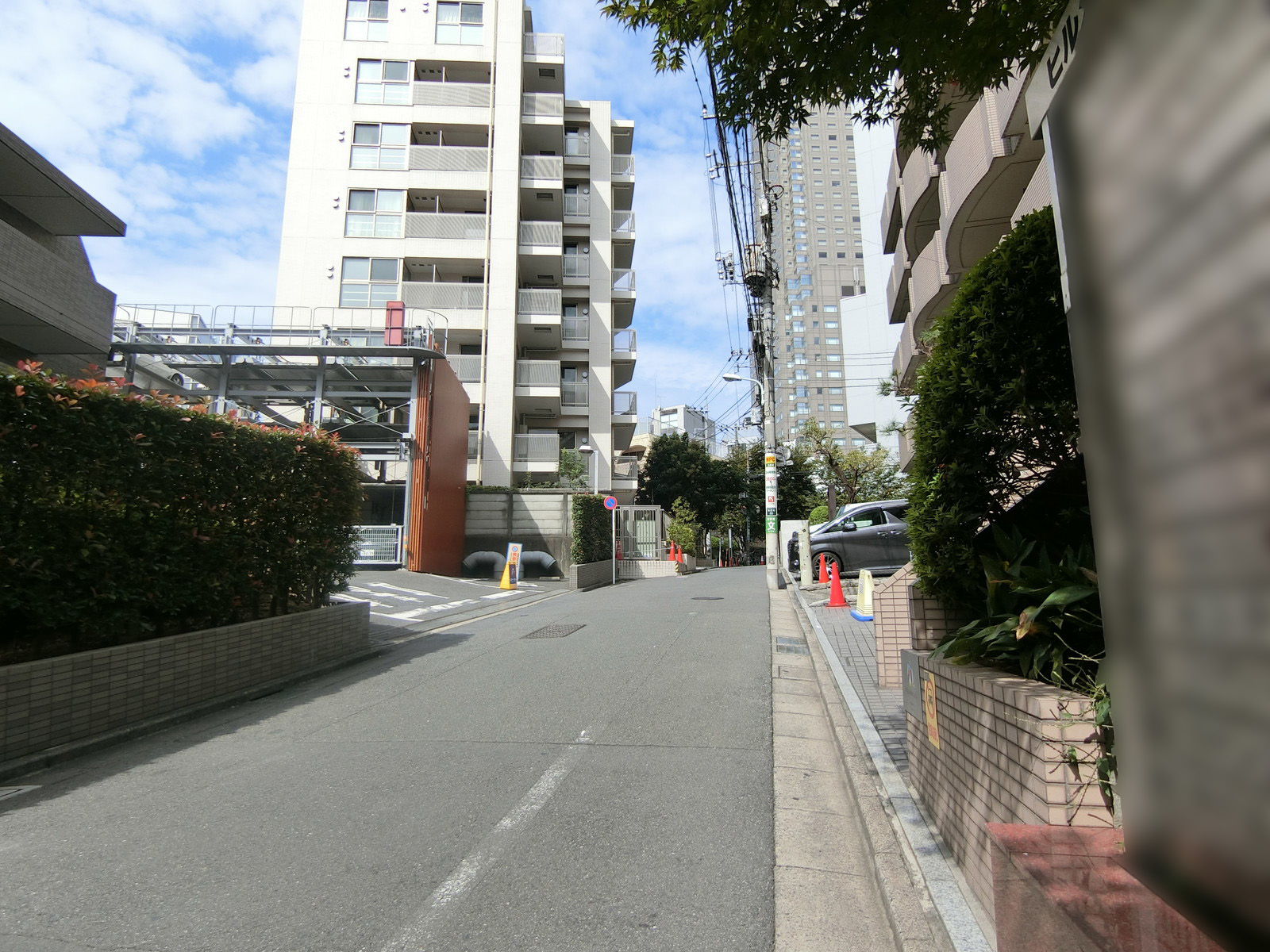 ヒルメゾンシブヤ前面の通り