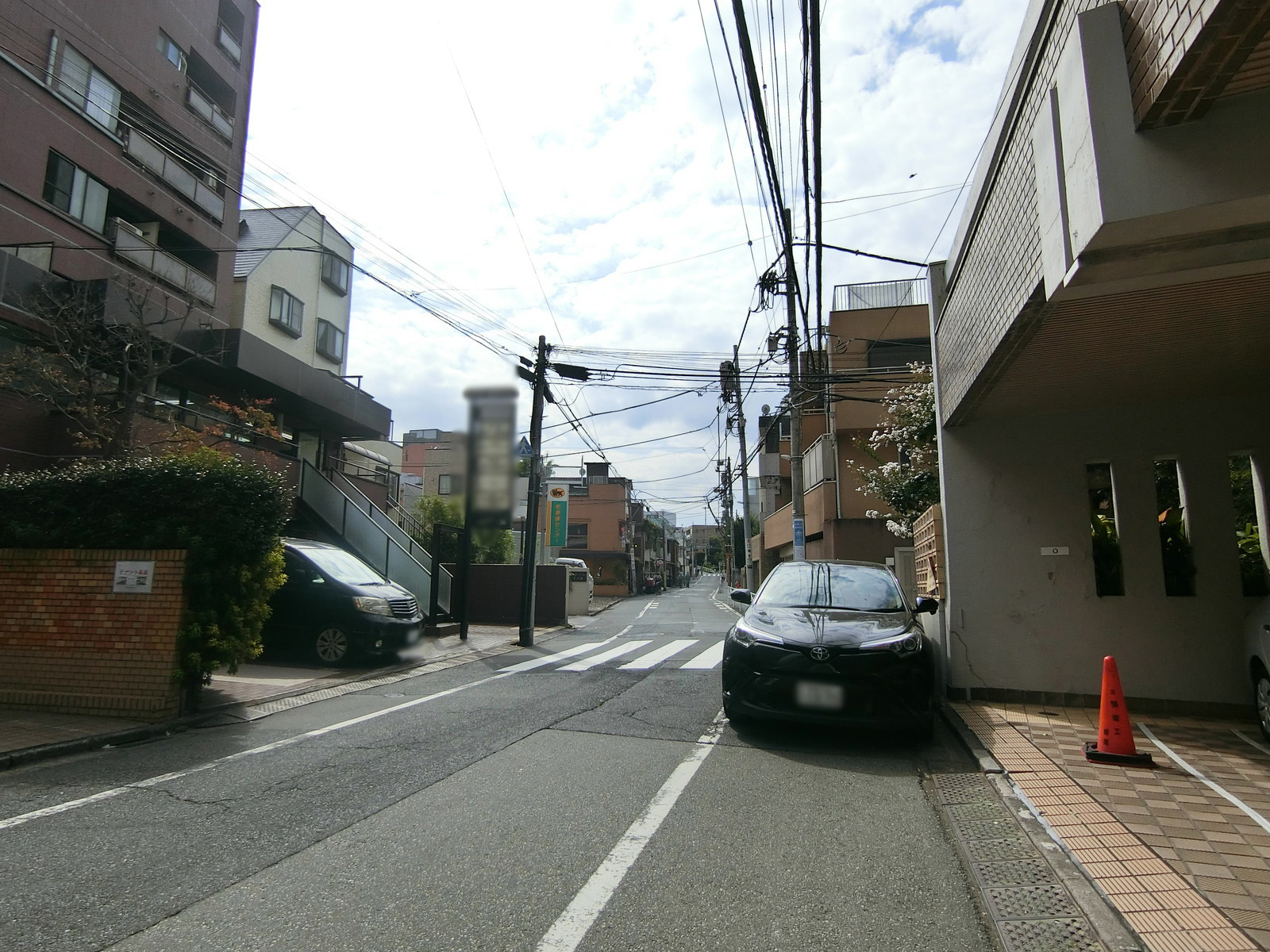 さくらマンション前面の通り