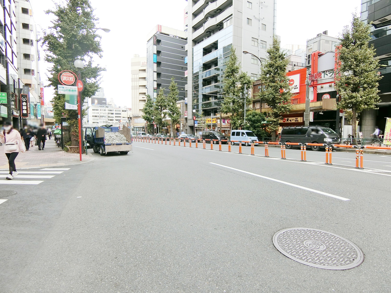 MMSビル前面の駒沢通り