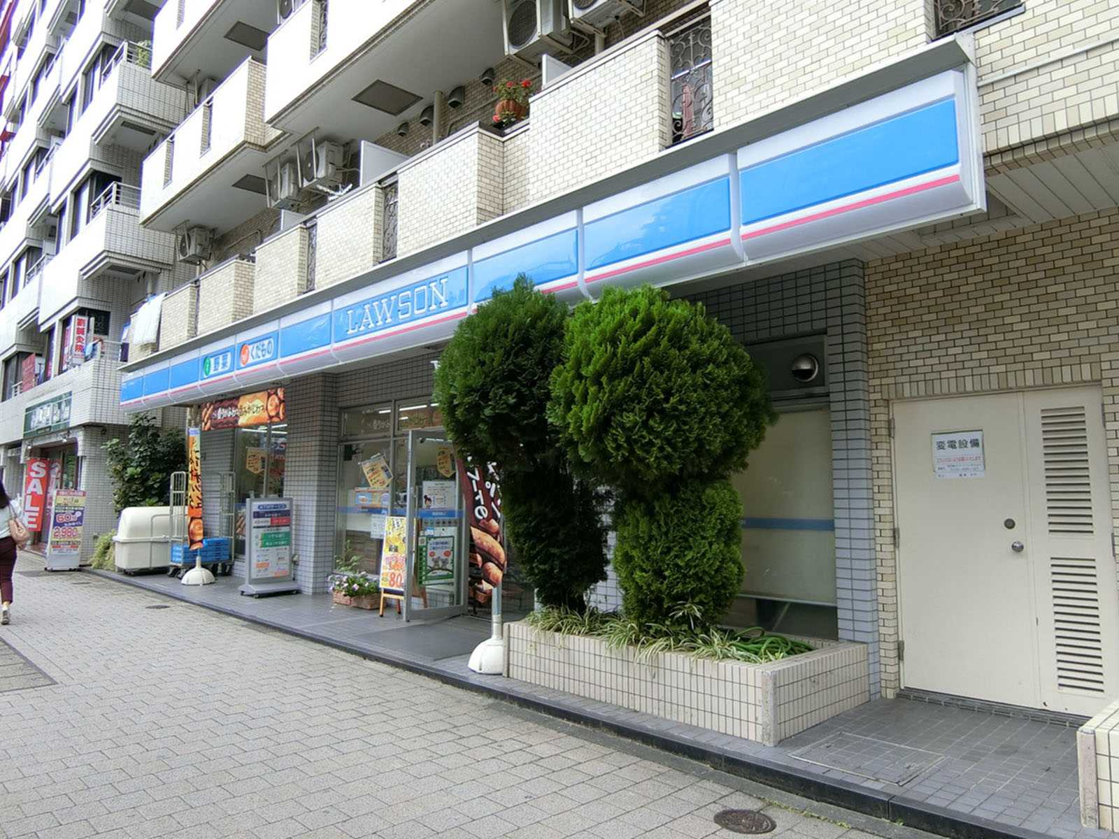 徒歩1分のローソン 麻布十番店