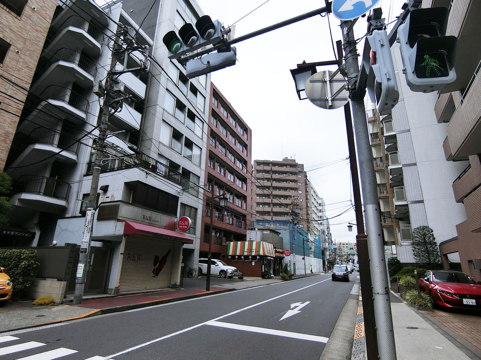 落ち着いた雰囲気のエリアに立地
