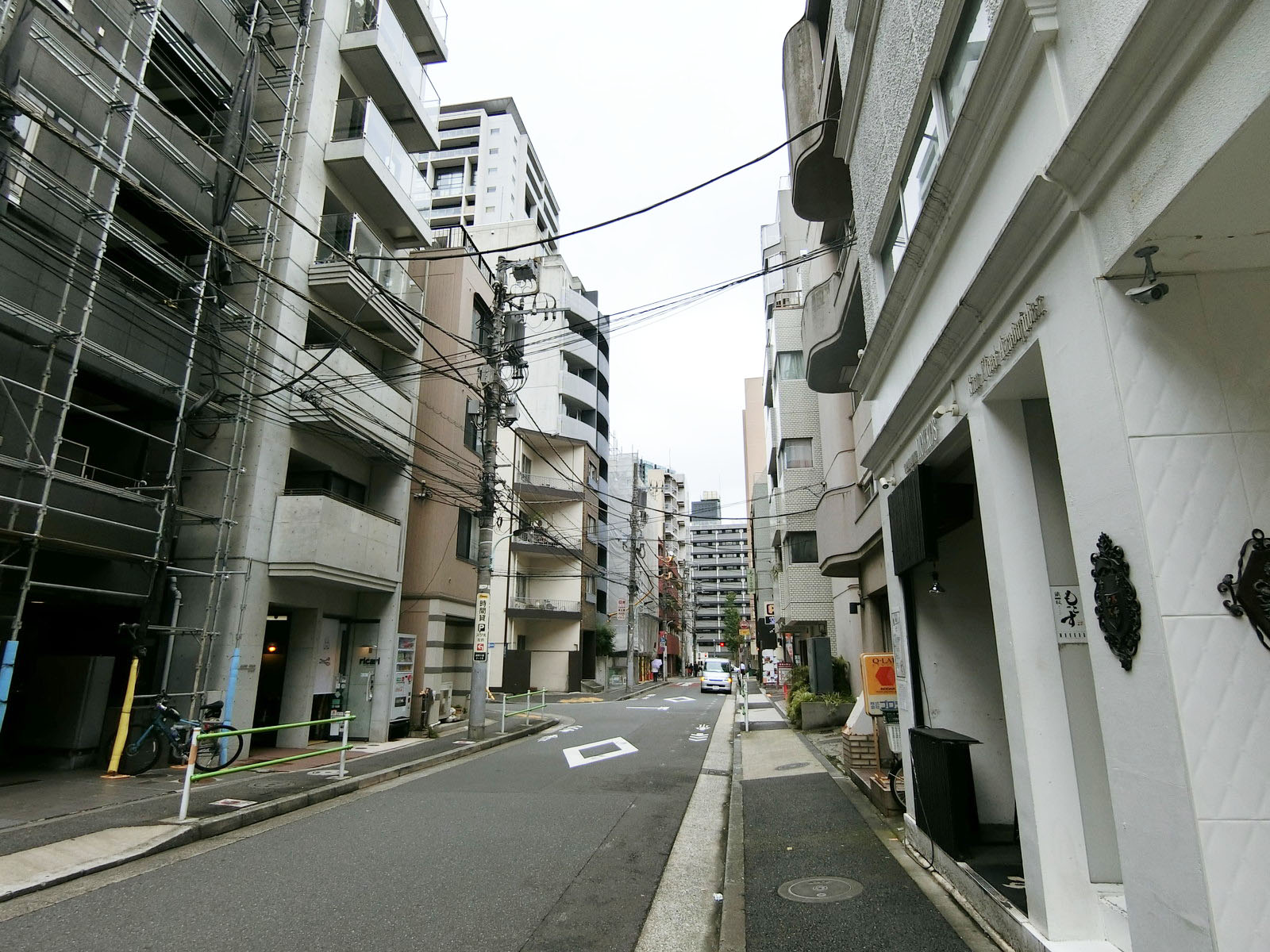 オフィスビル出入口