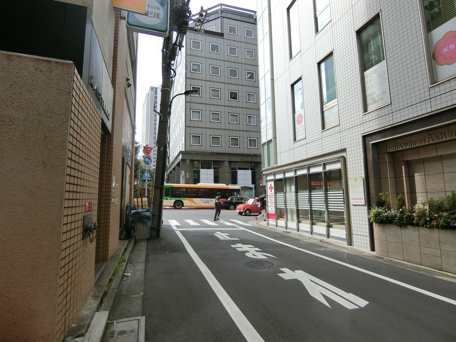 虎ノ門菅井ビル前面の通り