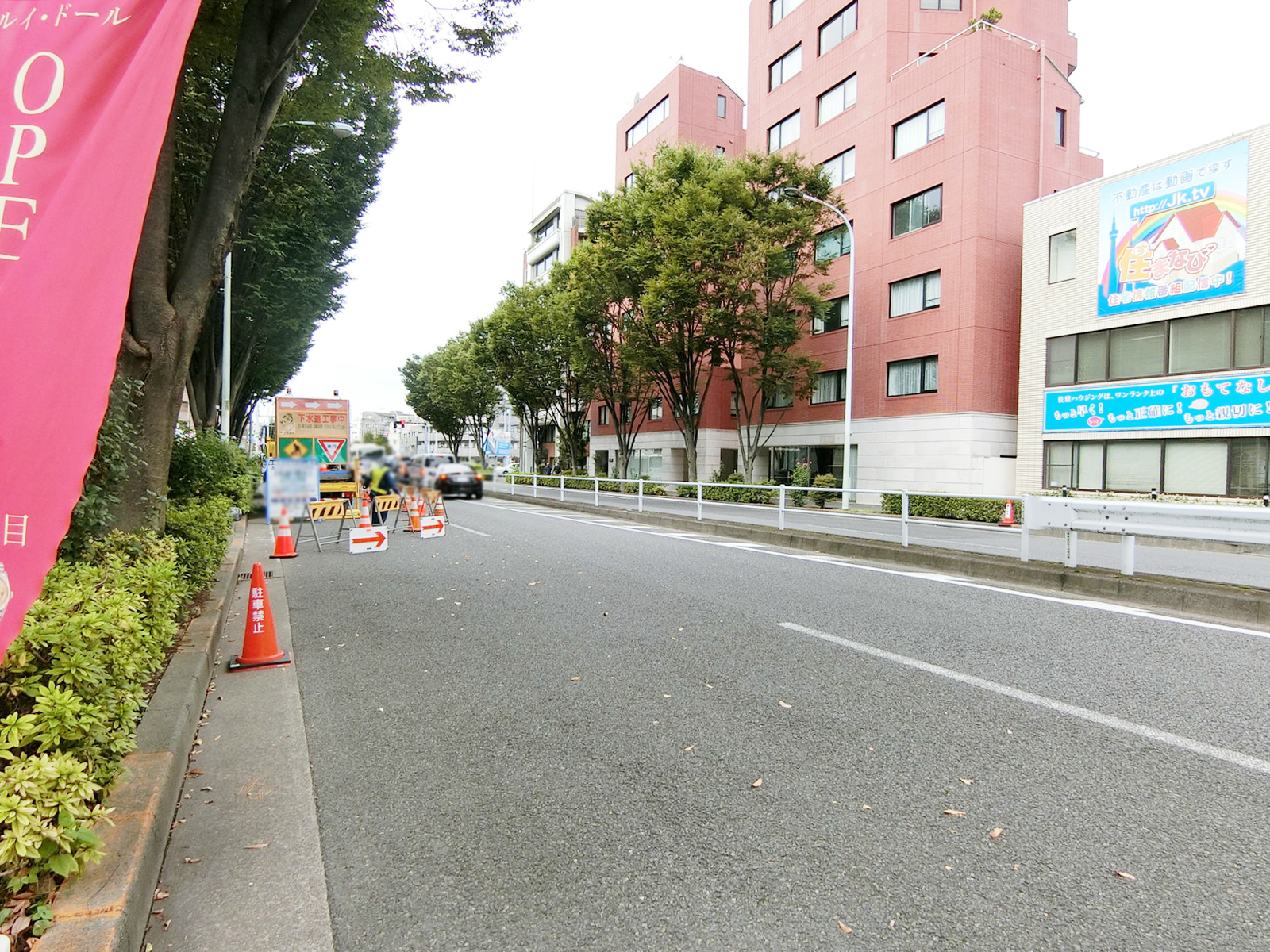 グランヴィレ大山前面の井の頭通り