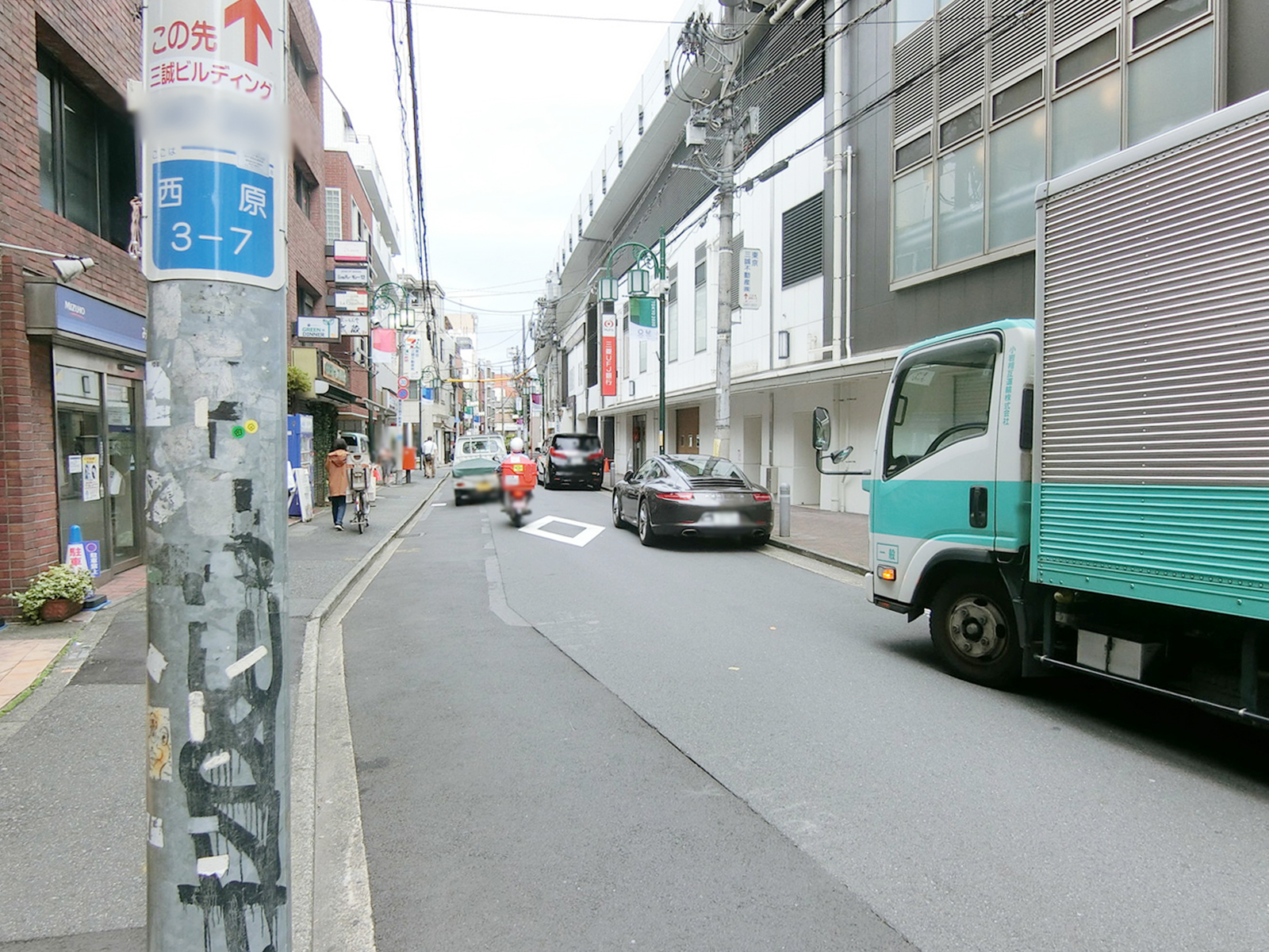 大又ビル前面の通り