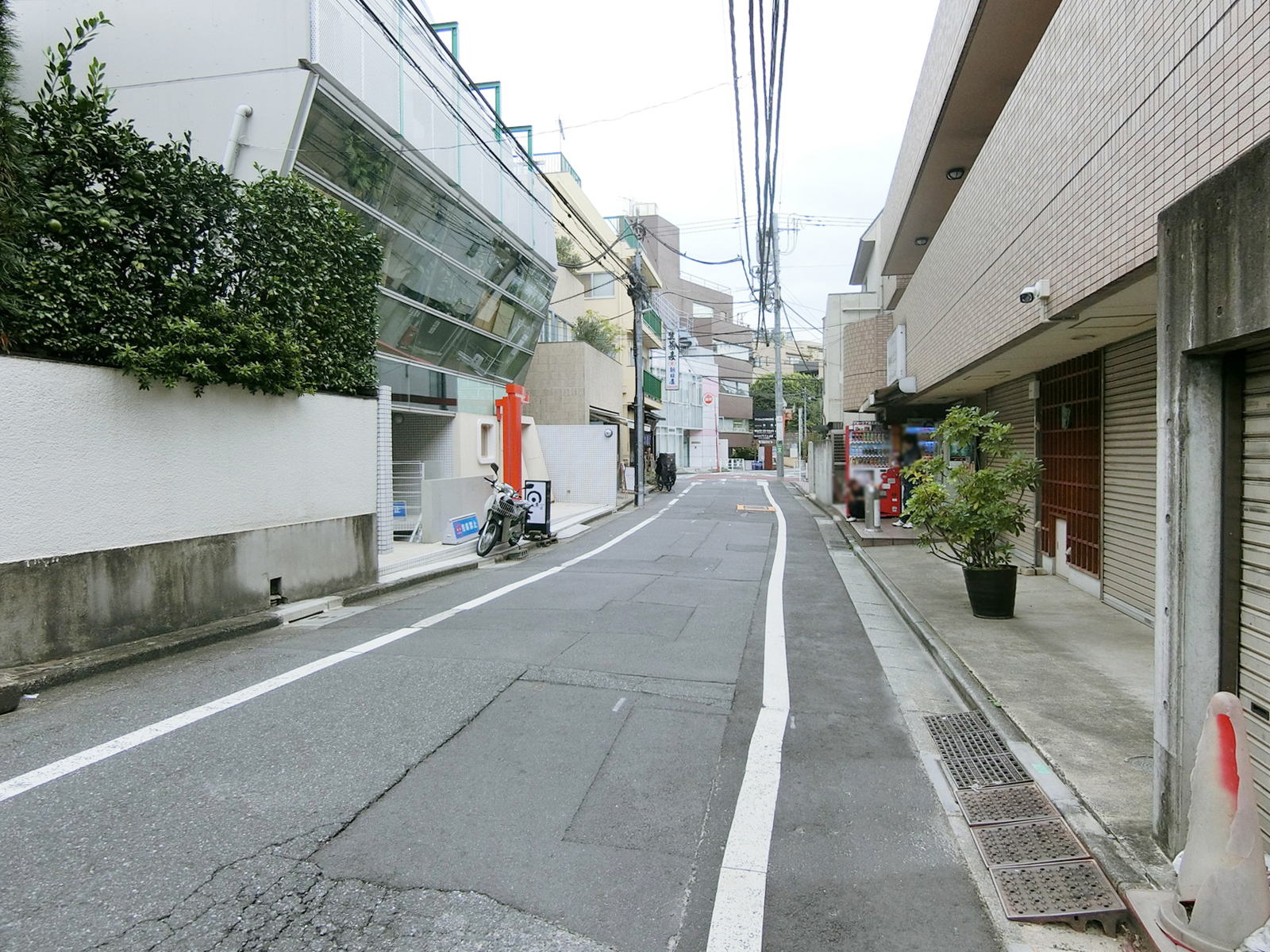 代々木上原PDビル前面の通り