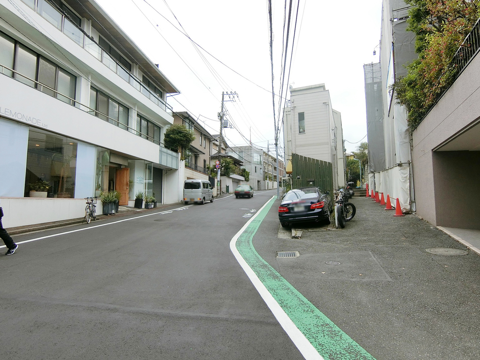 上原テラス前面の通り