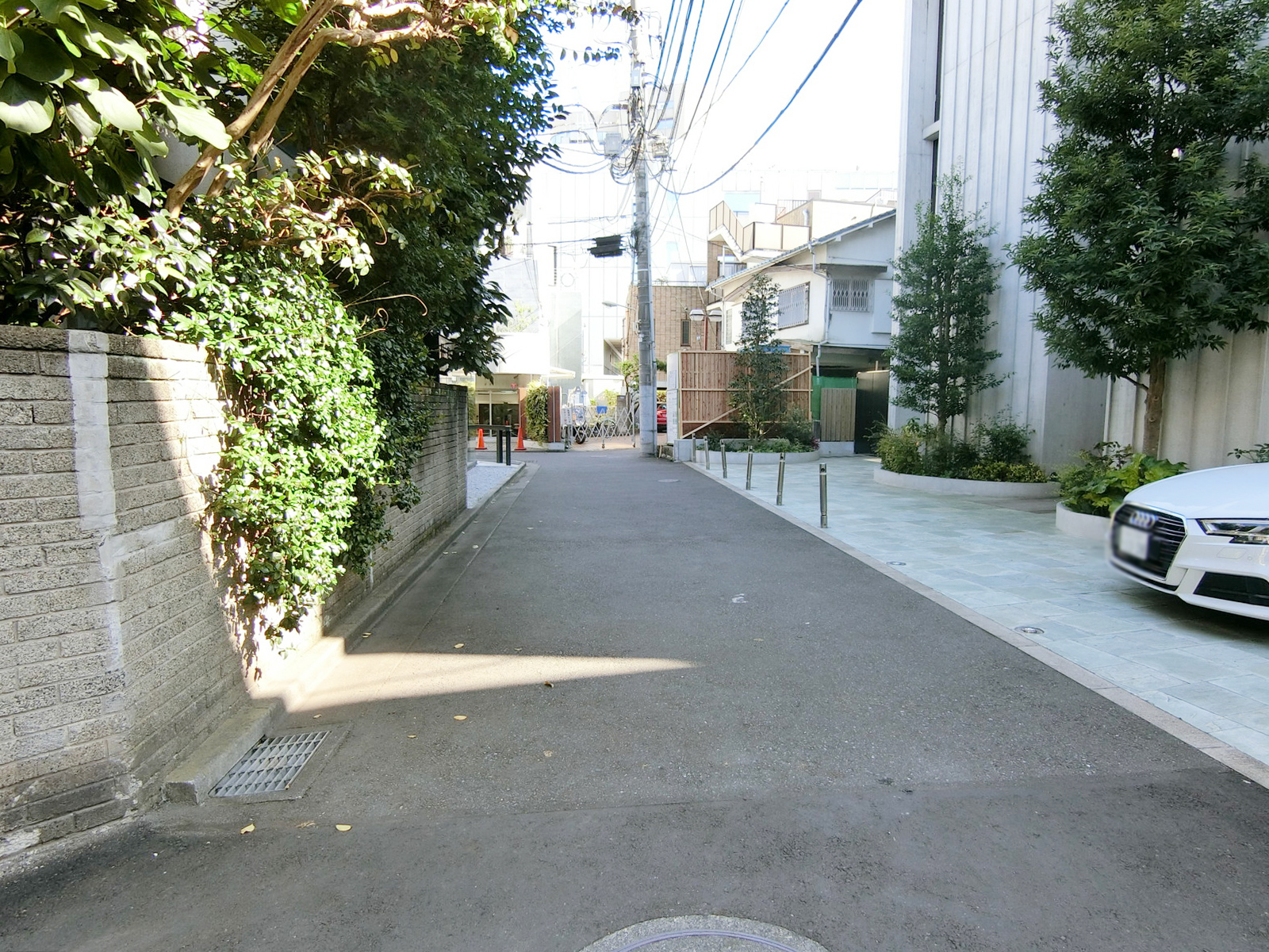 テイクKIビル前面の通り