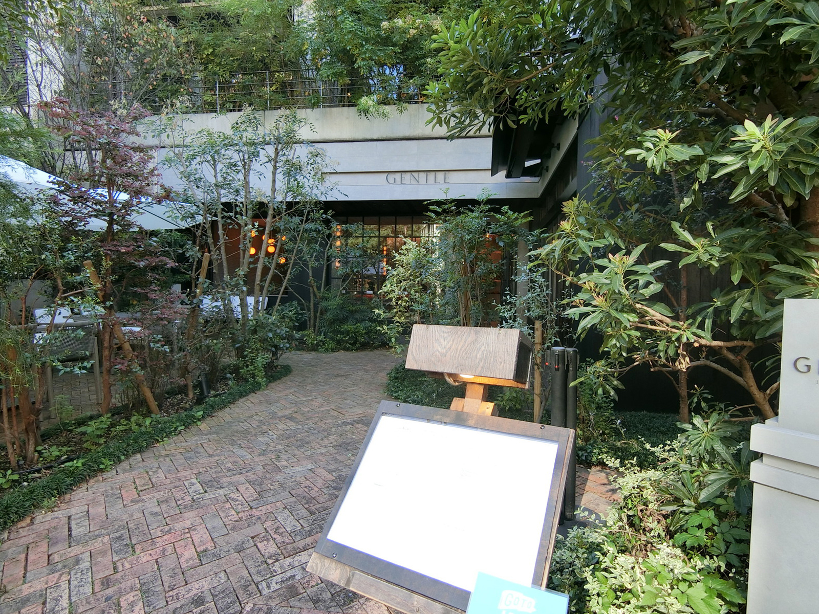 近くのGENTLE Dining & Sushi Bar
