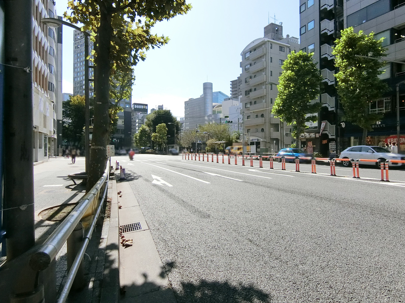 No.R原宿神宮前前面の明治通り
