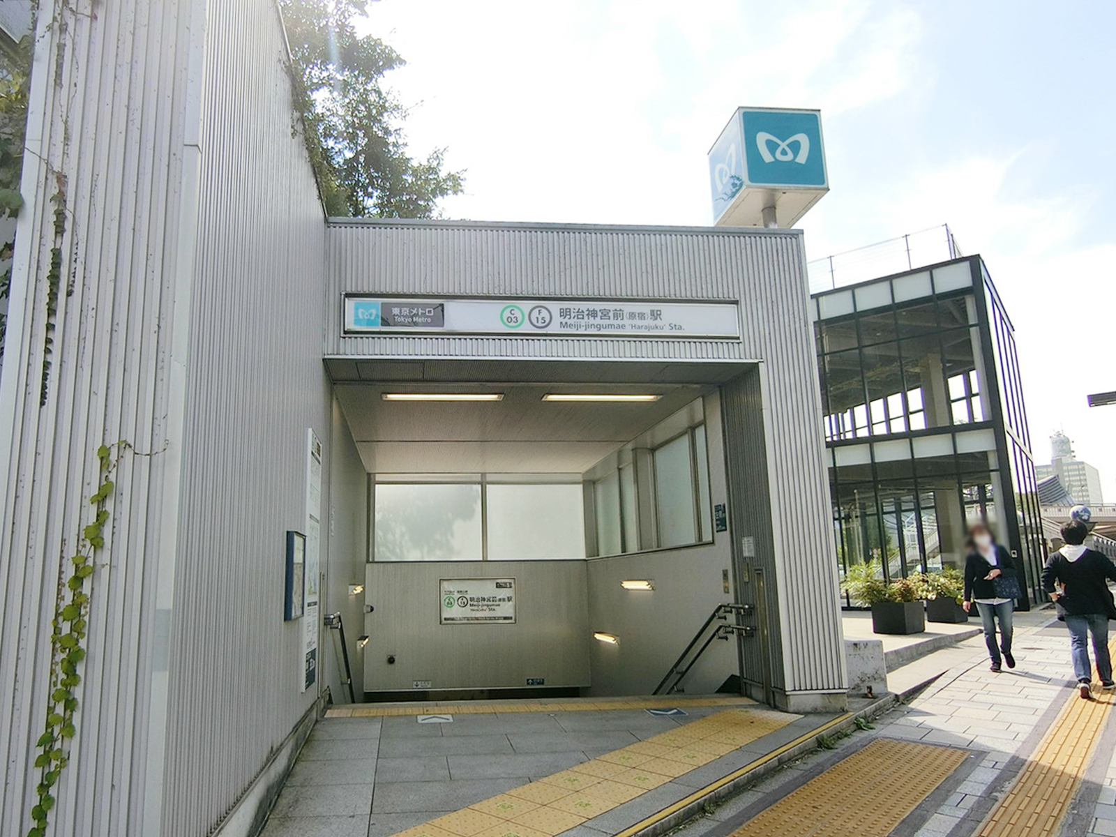 最寄りの「明治神宮前駅」
