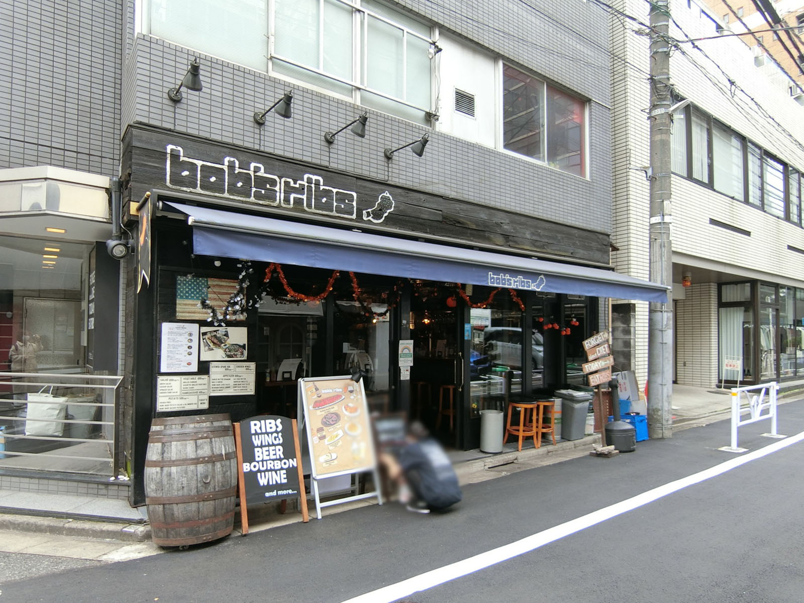 周辺には飲食店が点在