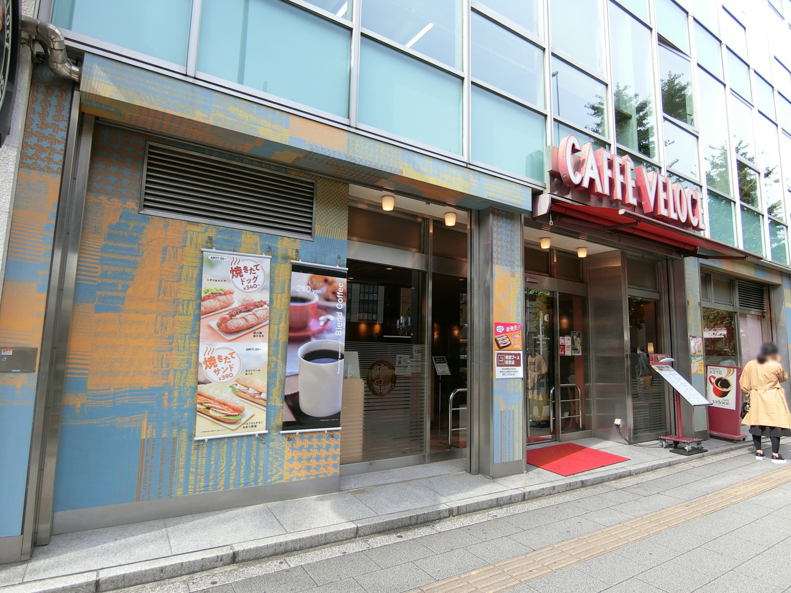 至近のカフェ・ベローチェ
